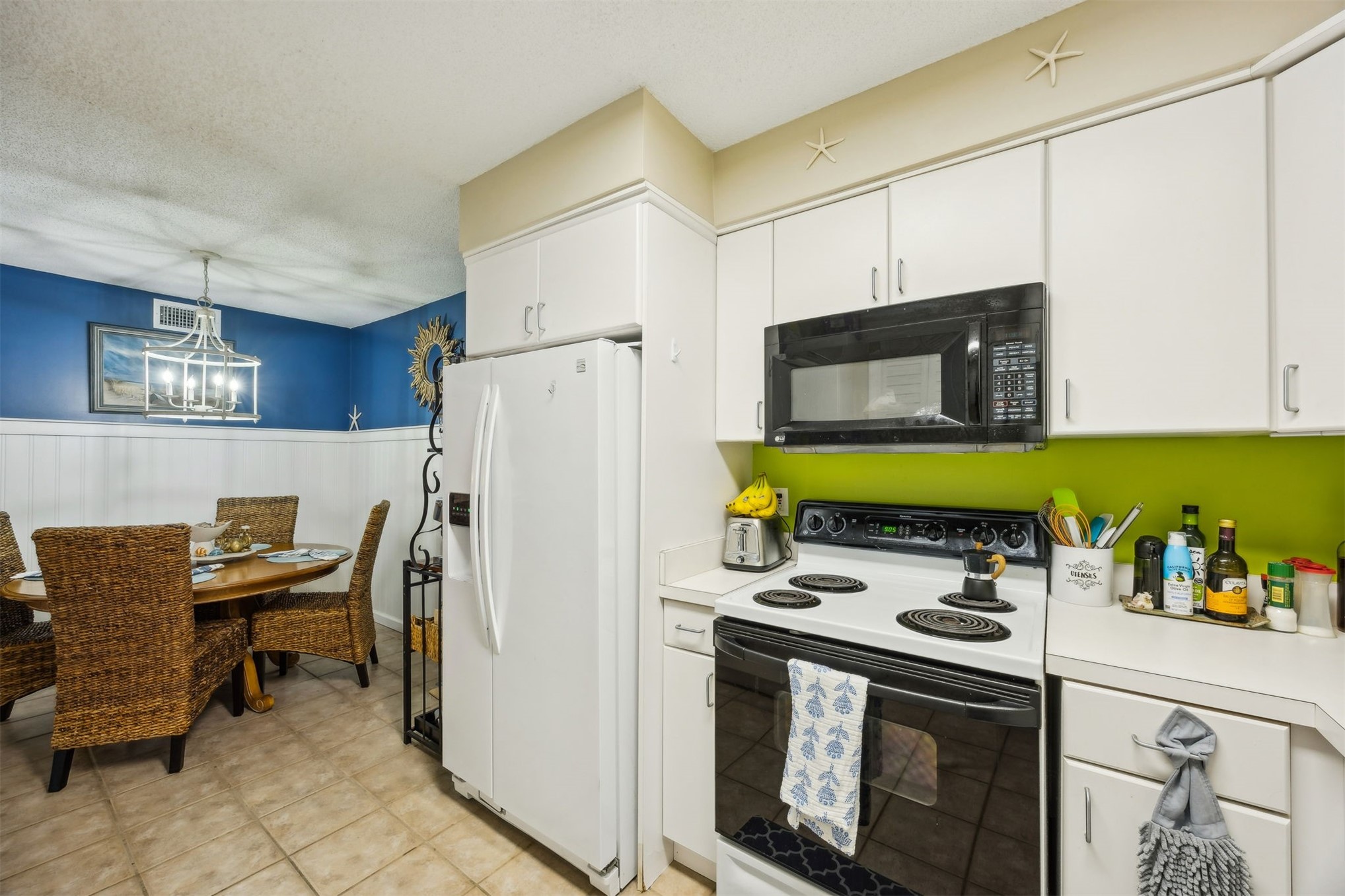 2700 MIZELL AVENUE 201A