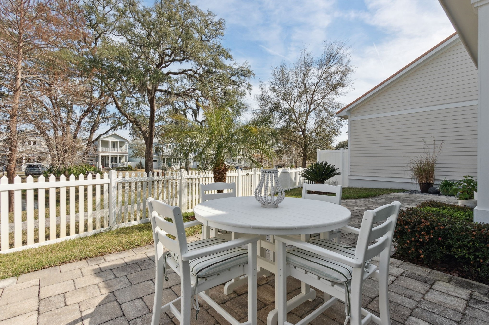 1981 AMELIA OAKS DRIVE