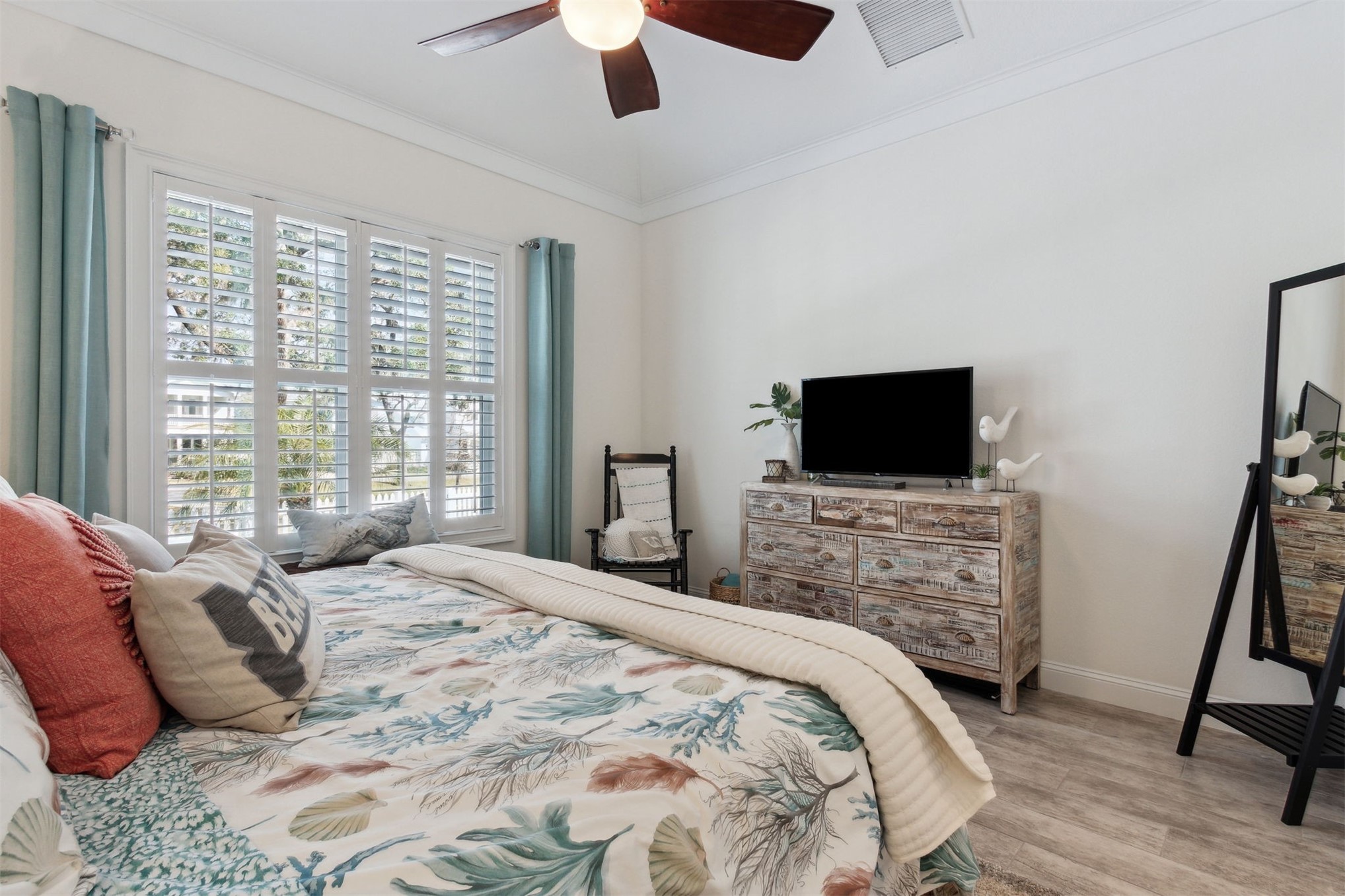 1981 AMELIA OAKS DRIVE