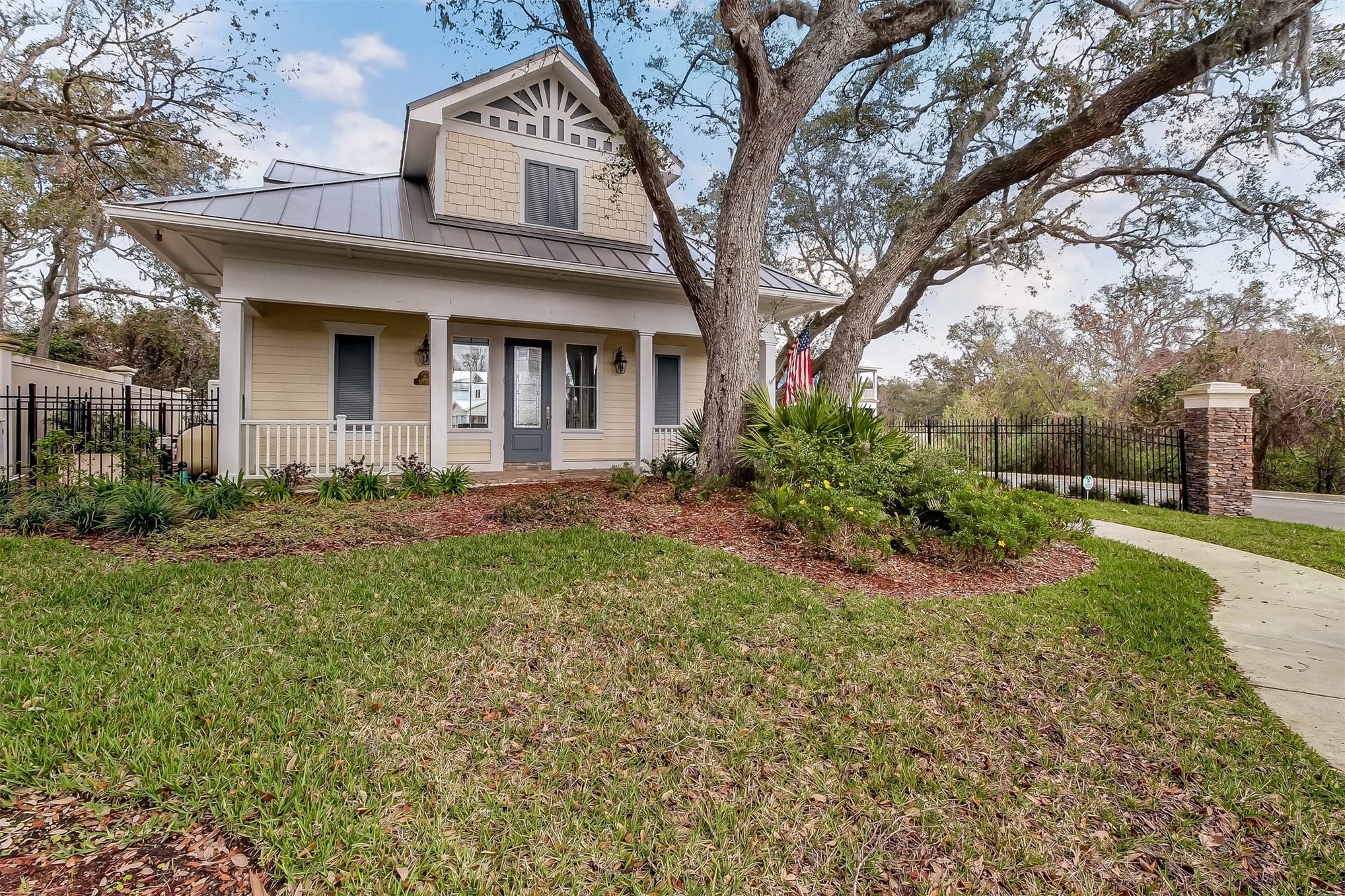 1981 AMELIA OAKS DRIVE
