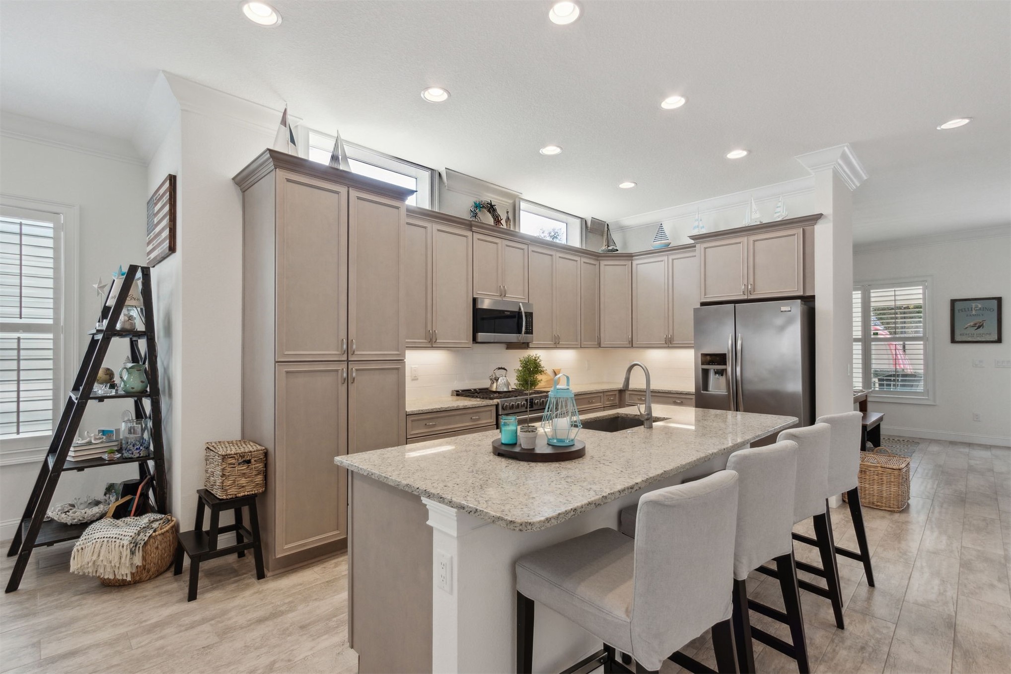 1981 AMELIA OAKS DRIVE