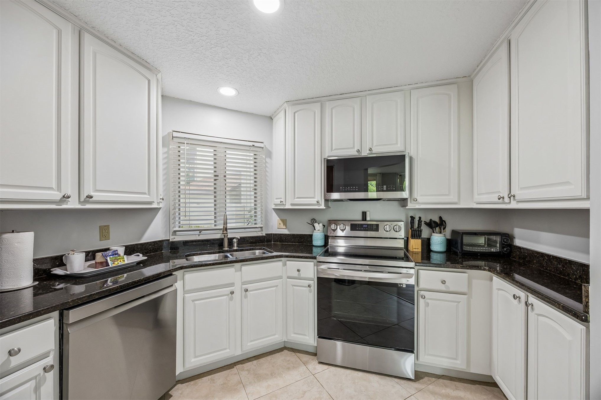 2322 / 2324 BOXWOOD LANE