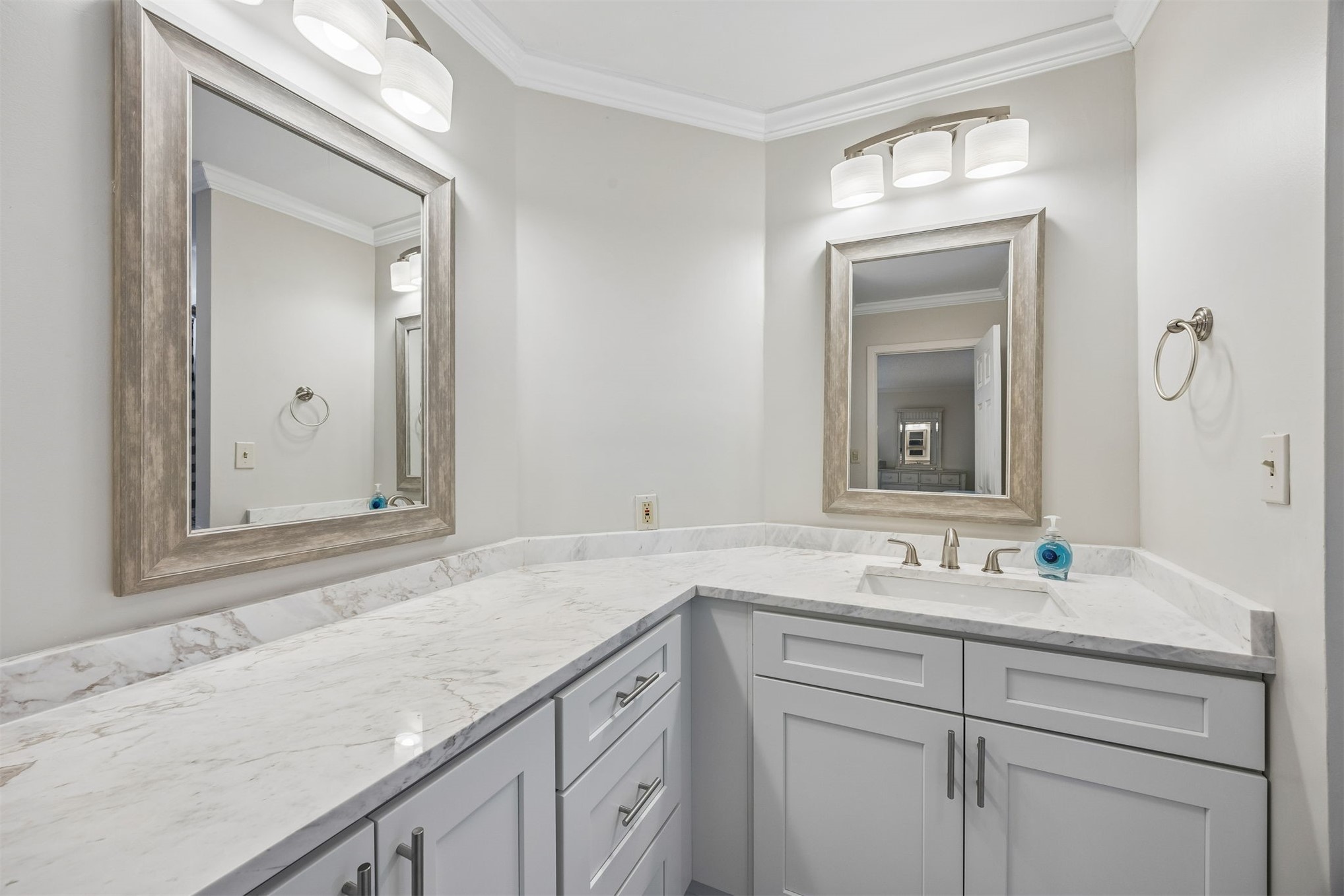 2322 / 2324 BOXWOOD LANE