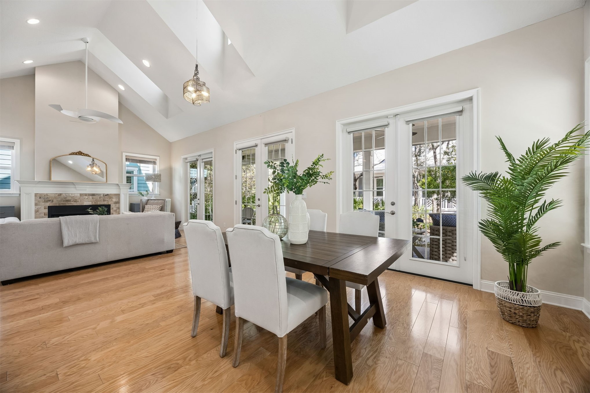 1567 OLMSTED LANE