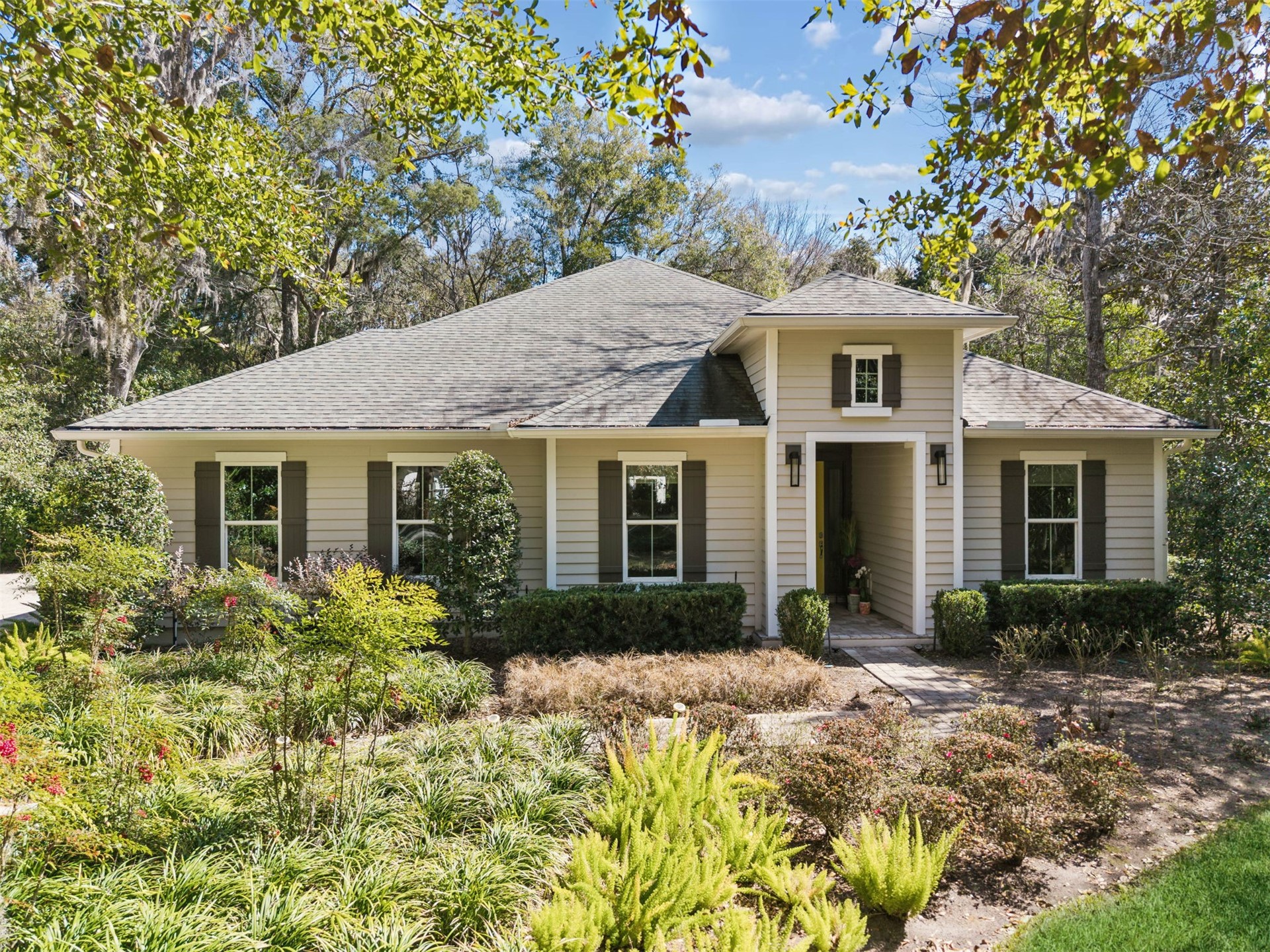 15 MOSS OAKS DRIVE