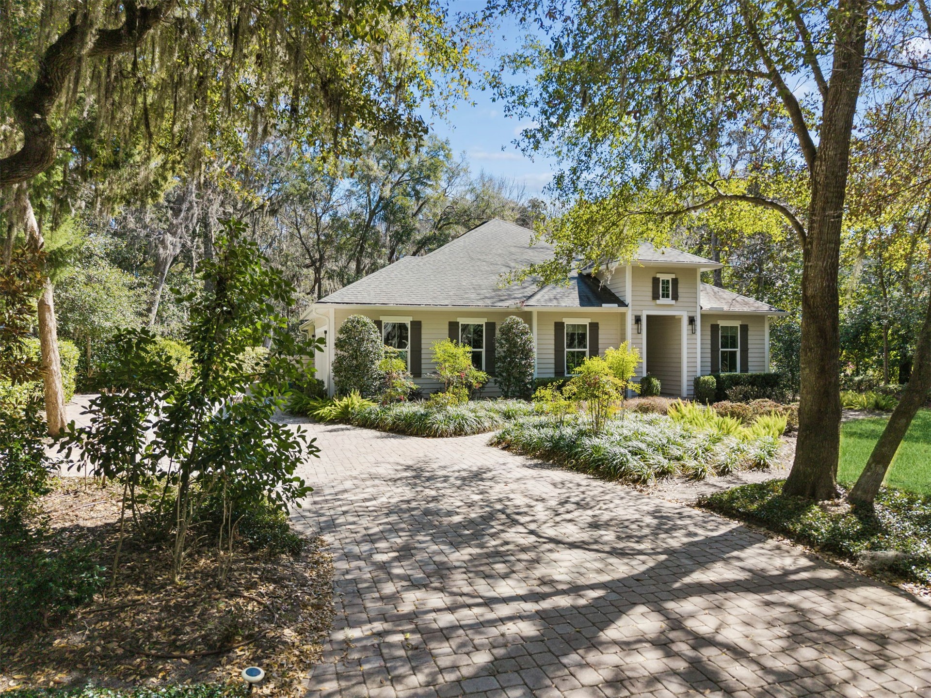 15 MOSS OAKS DRIVE