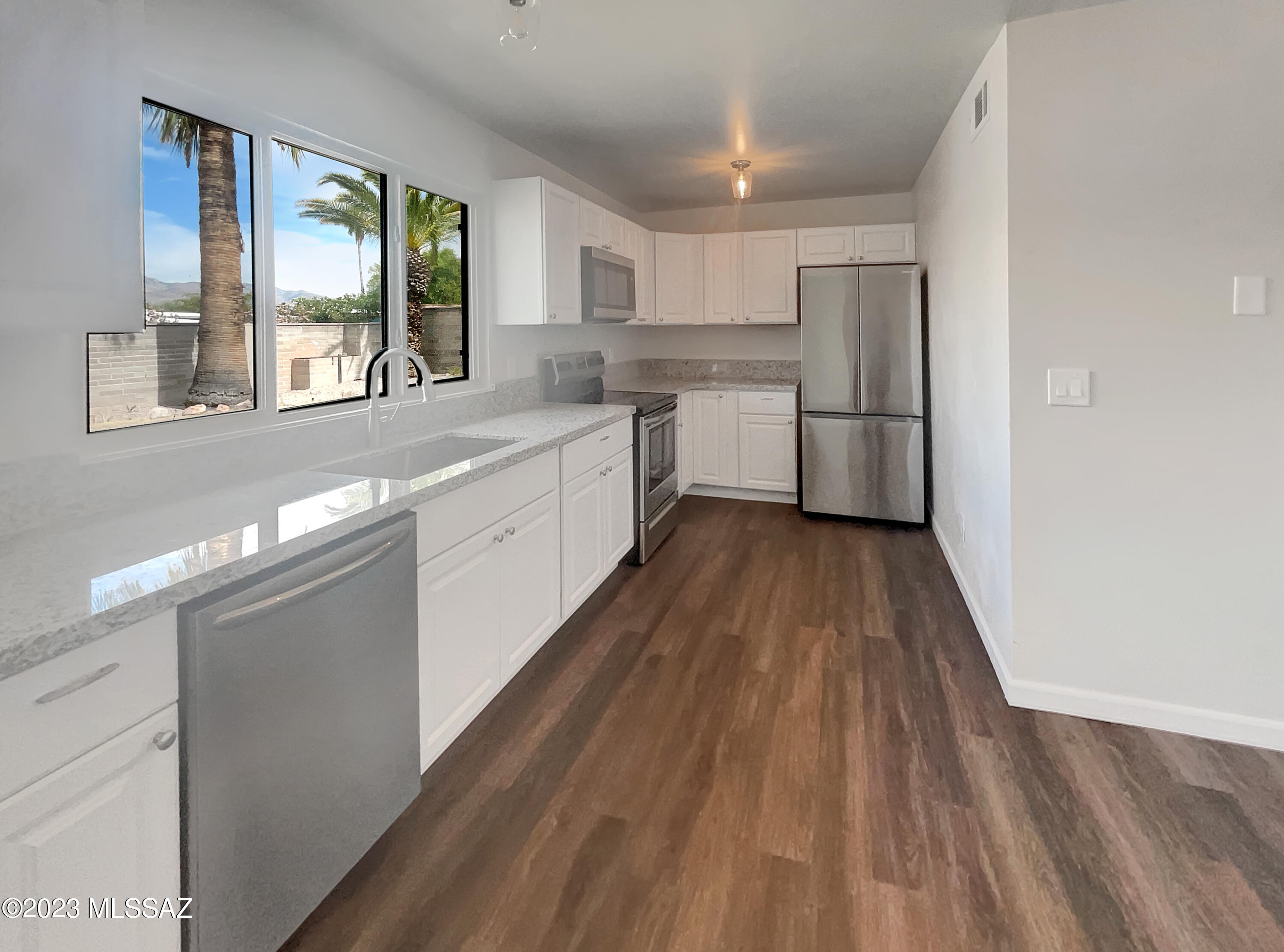 8995 E Holmes Street