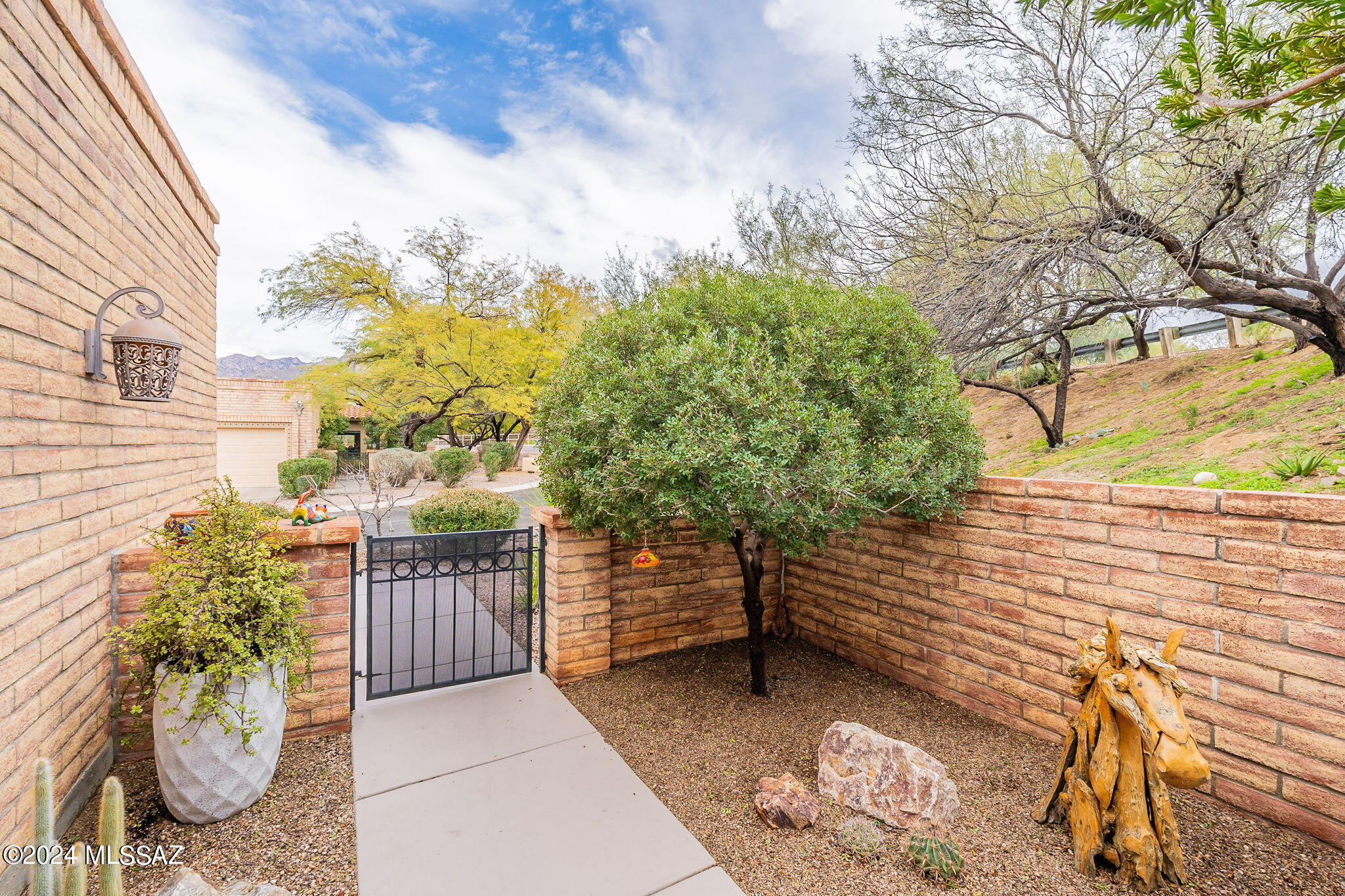 216 E Crooked Stick Drive