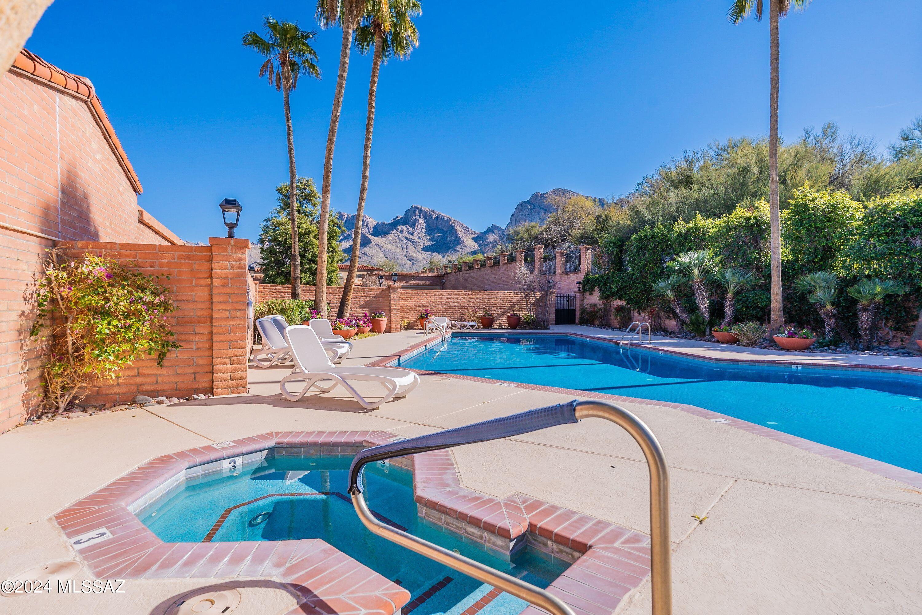 216 E Crooked Stick Drive