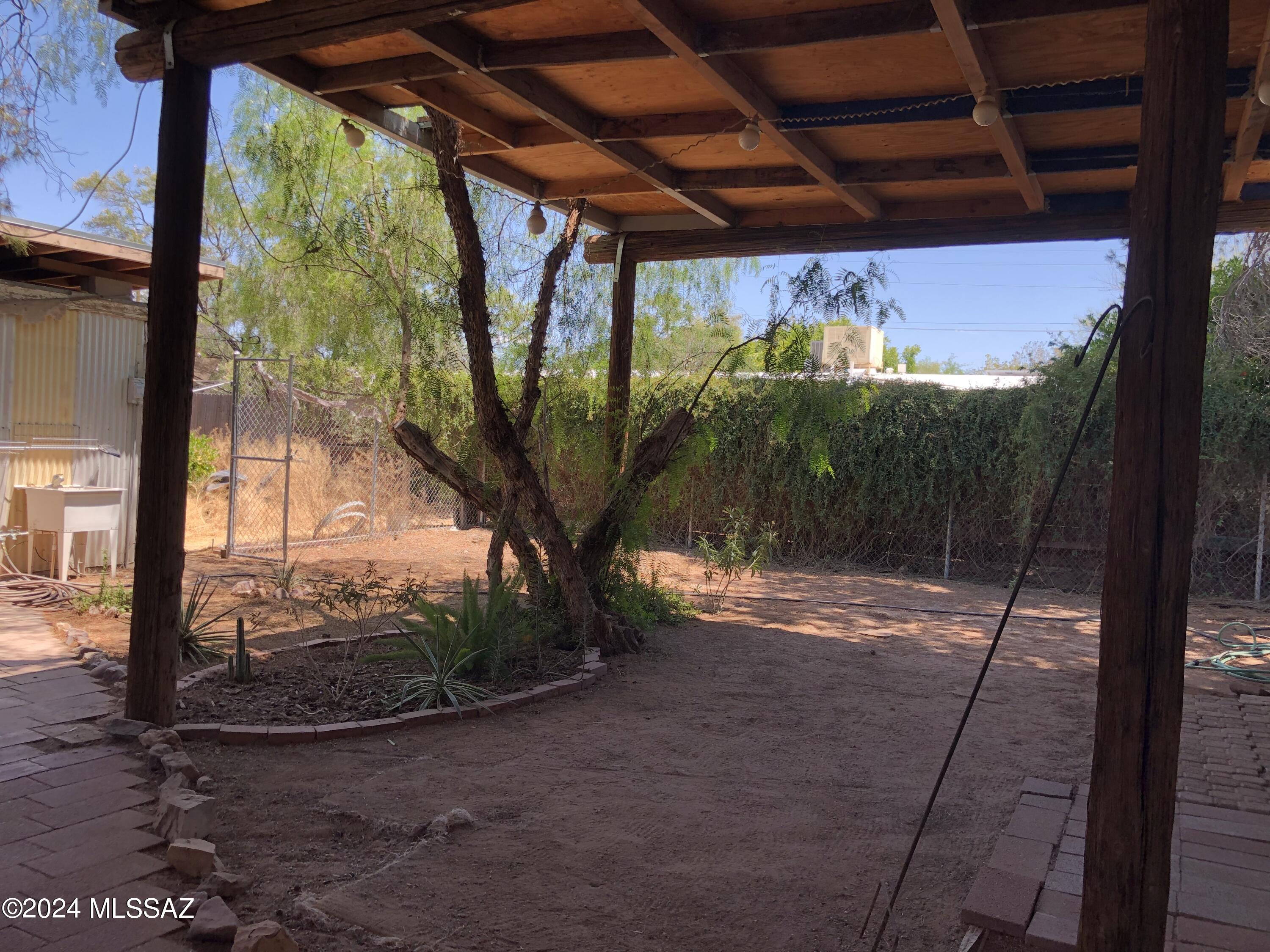 2618 N Sparkman Boulevard