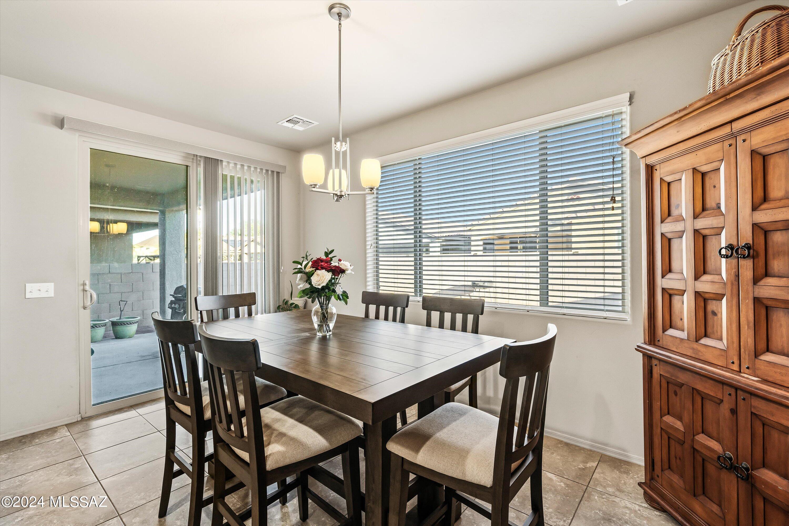 2762 W Greenstreak Drive