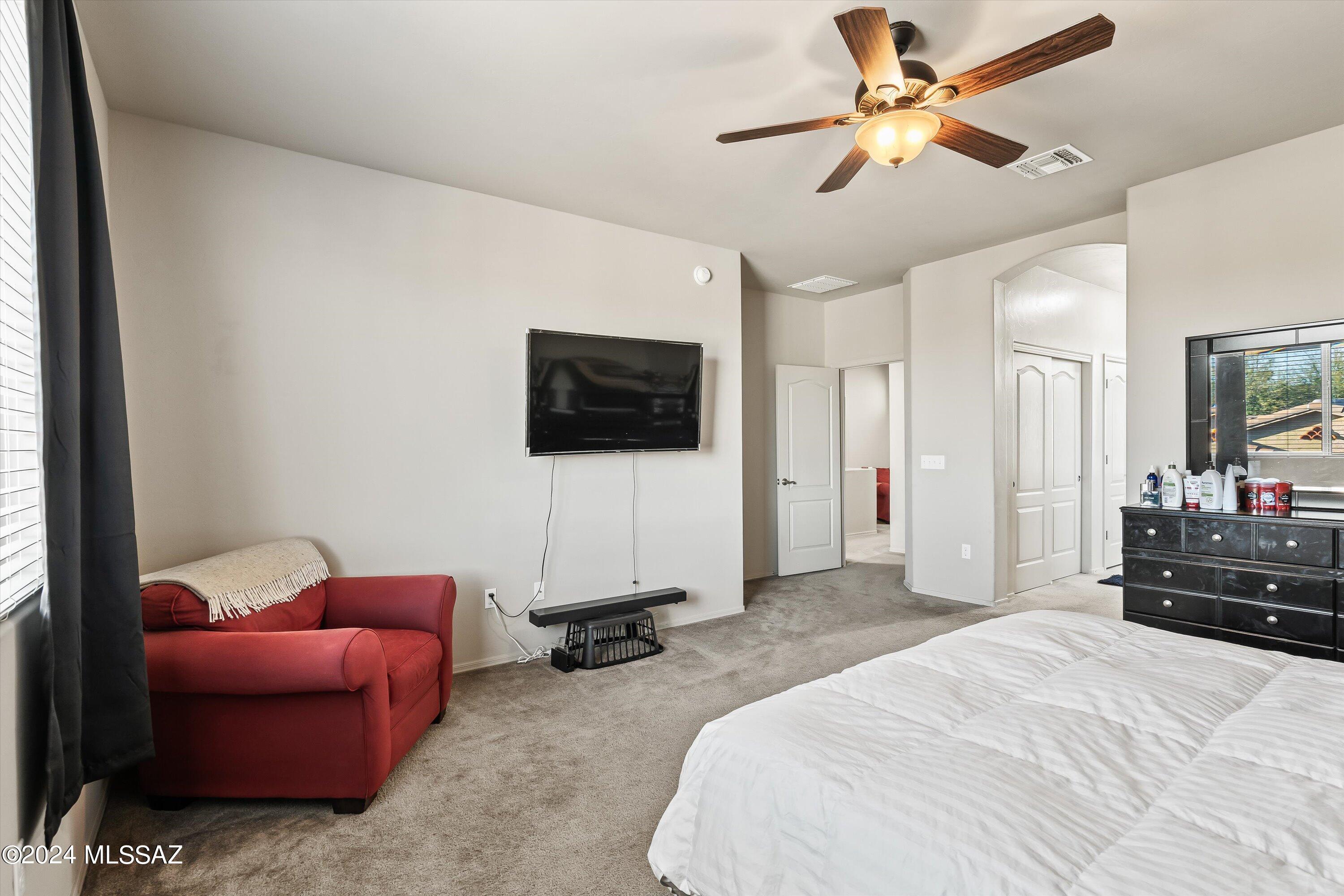 2762 W Greenstreak Drive