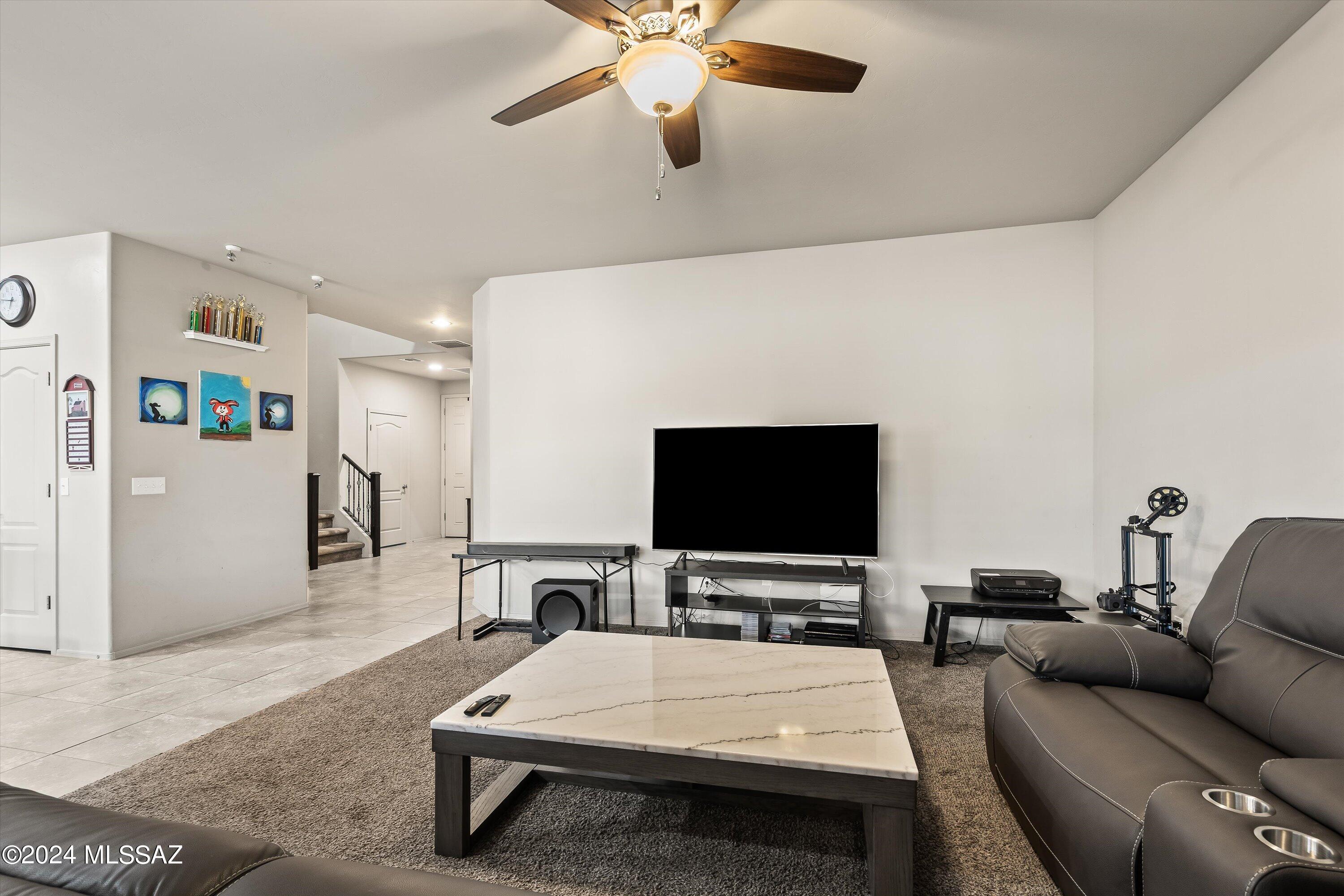 2762 W Greenstreak Drive