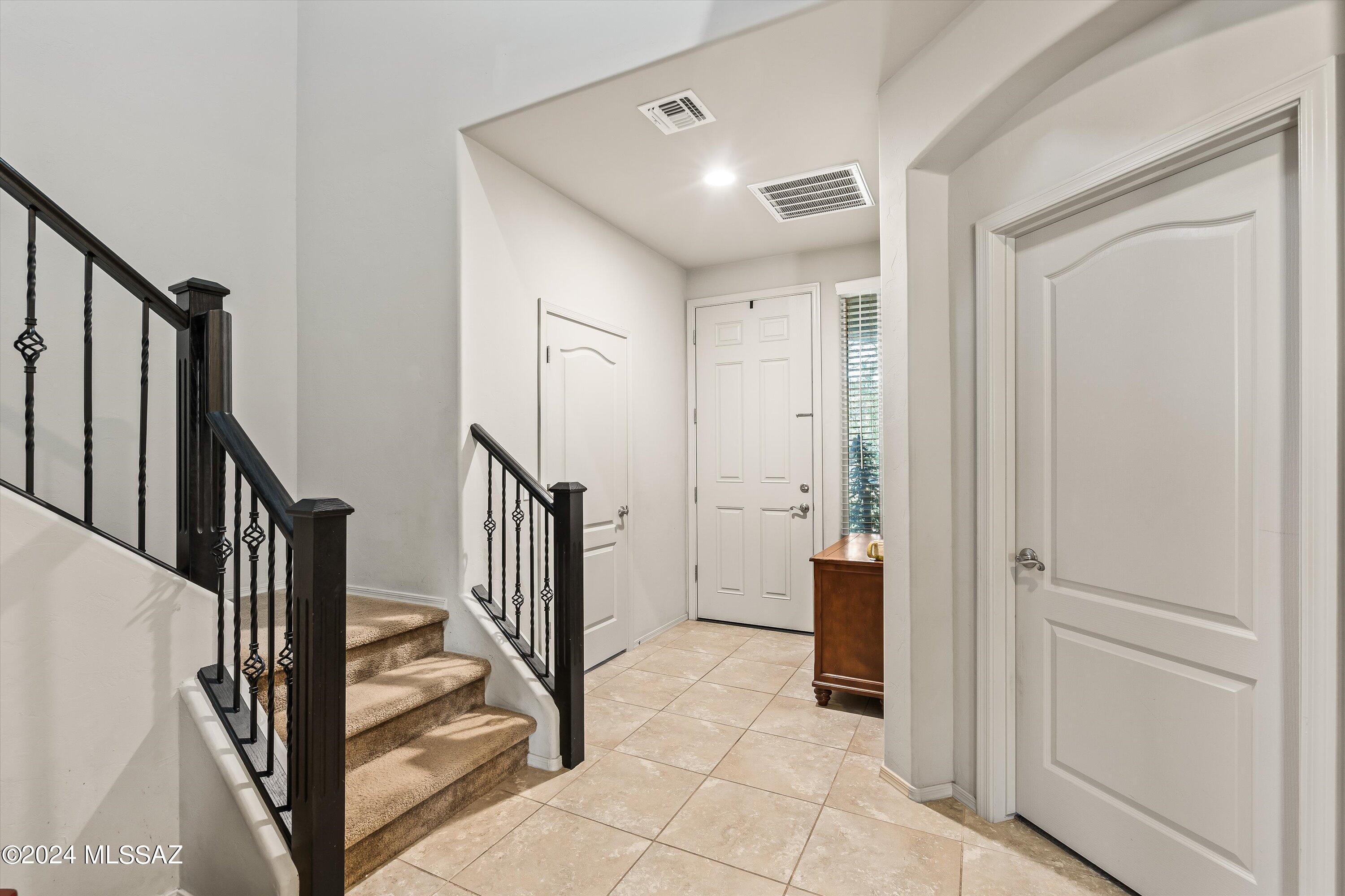 2762 W Greenstreak Drive