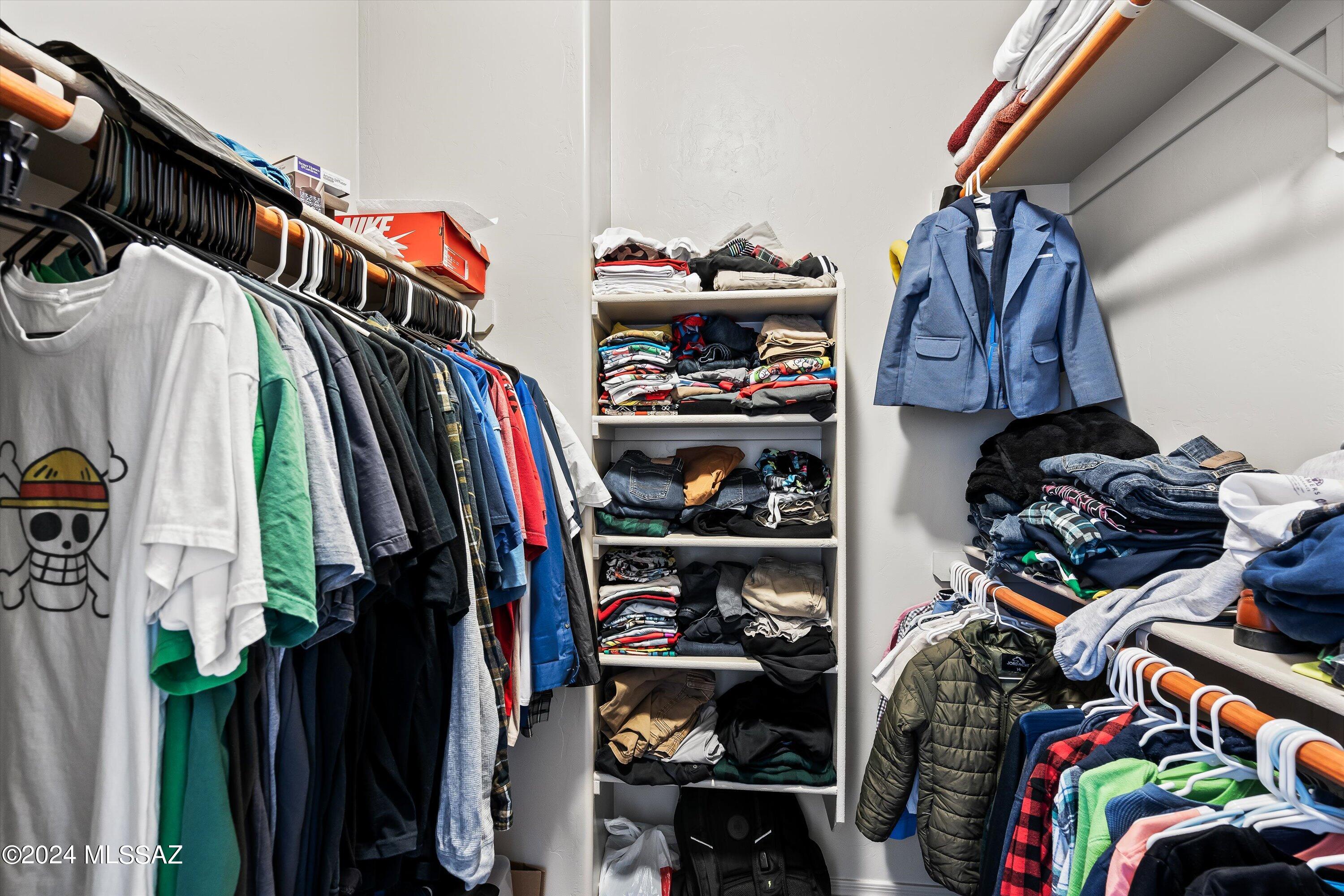 2762 W Greenstreak Drive