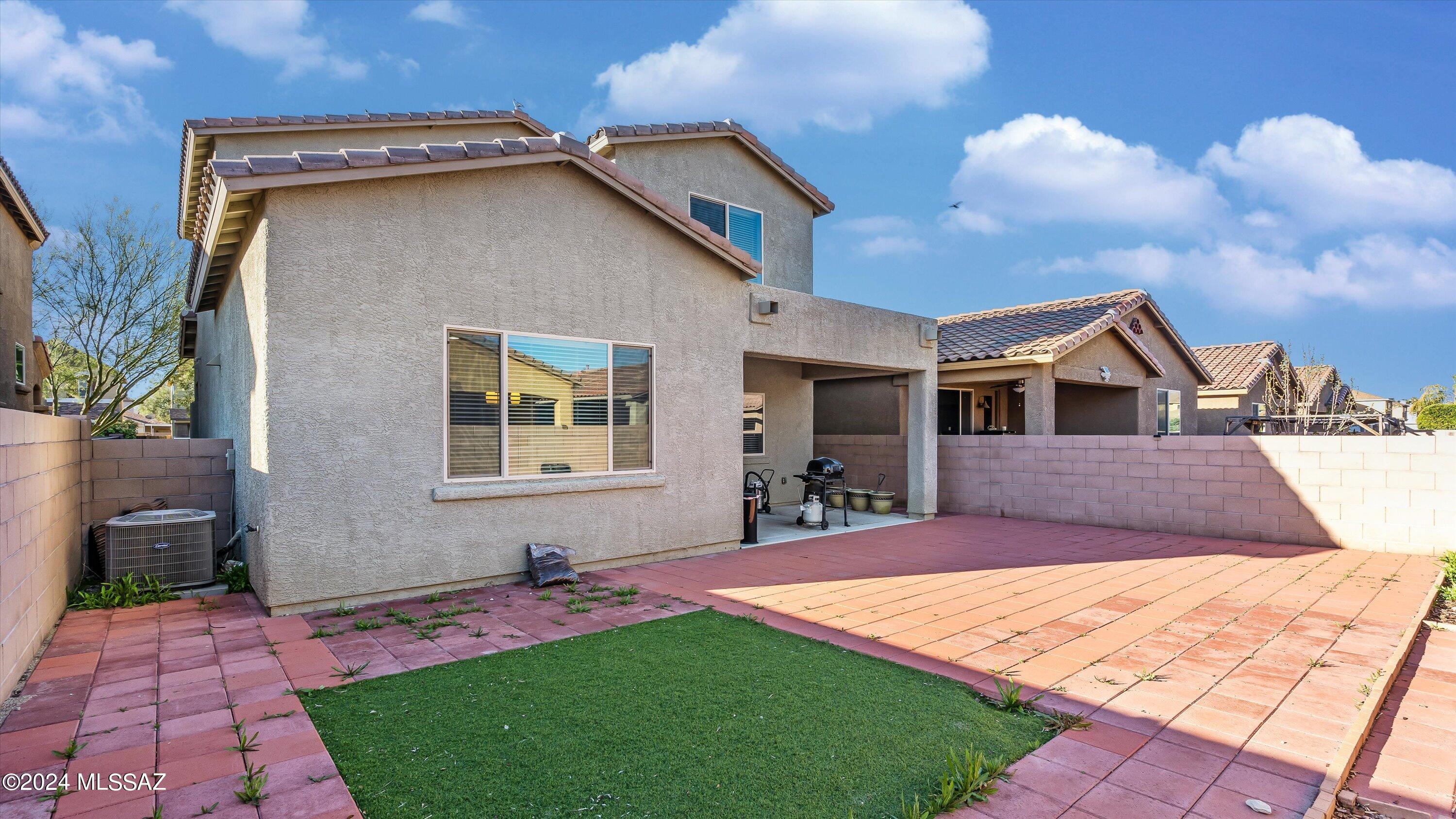 2762 W Greenstreak Drive