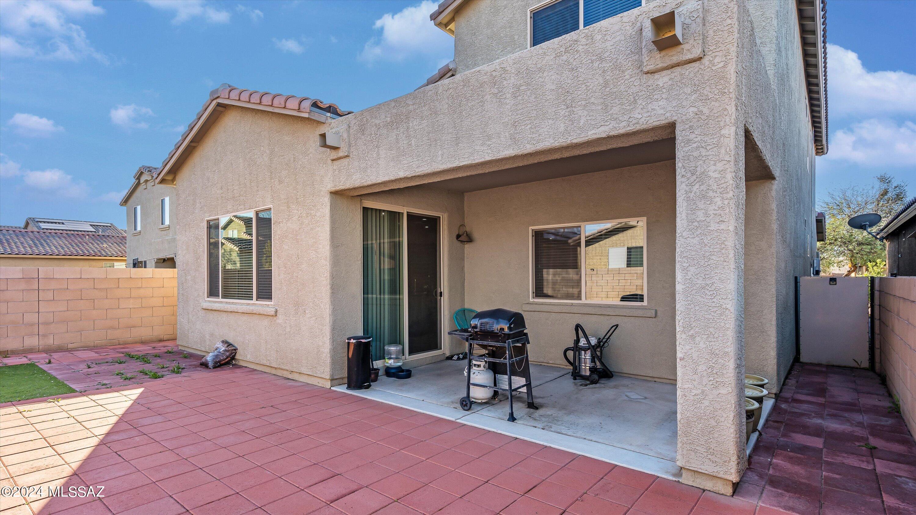 2762 W Greenstreak Drive