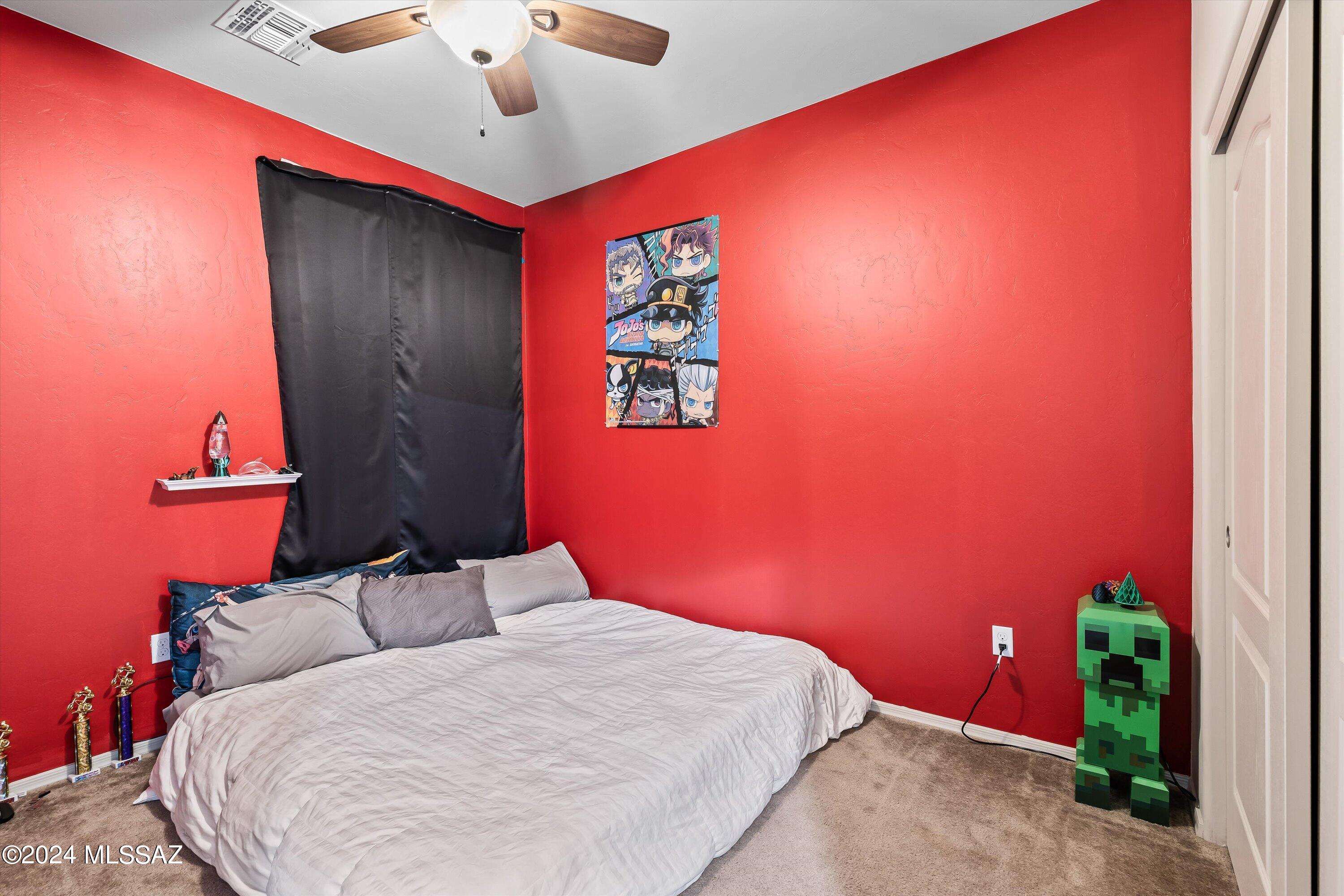 2762 W Greenstreak Drive