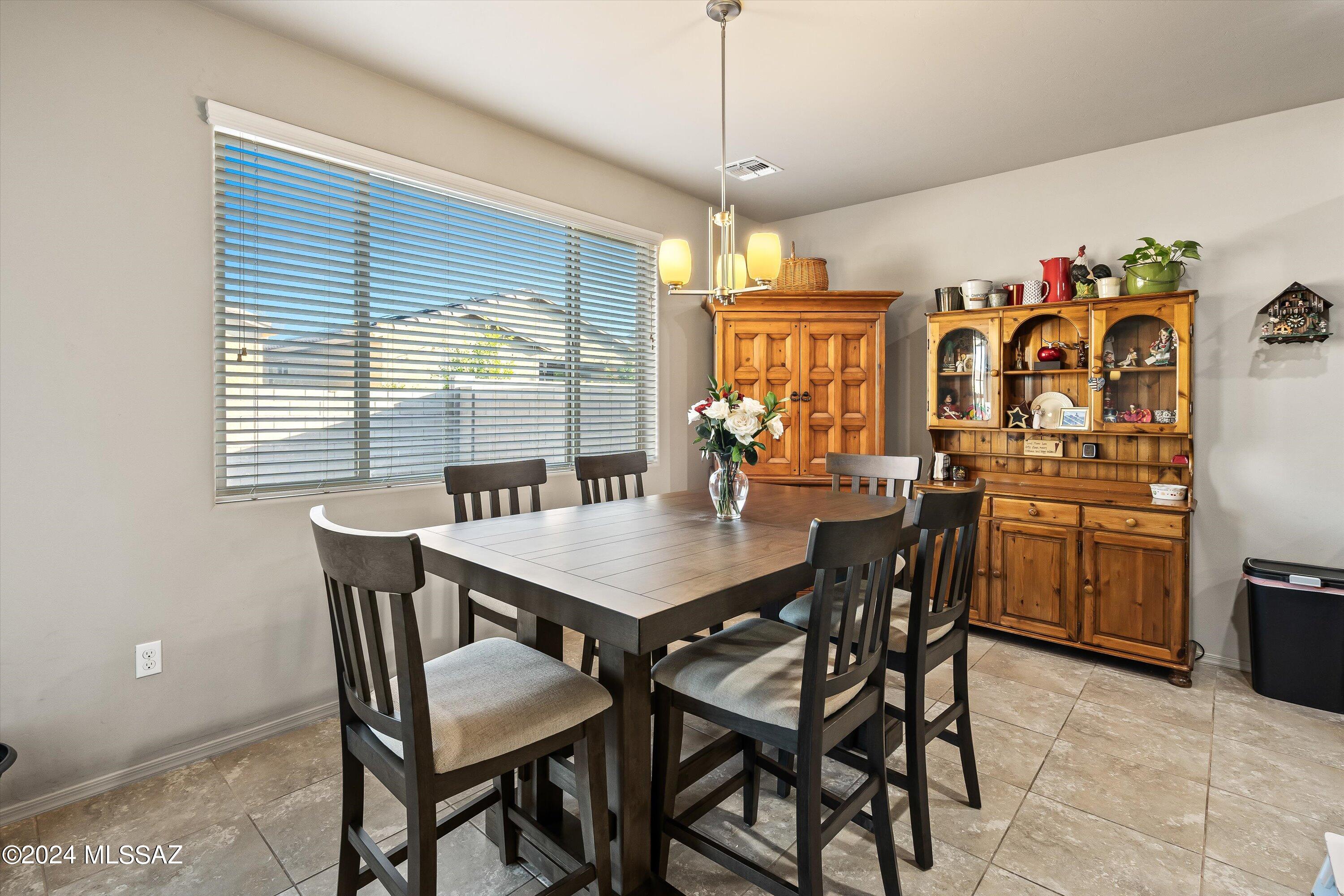 2762 W Greenstreak Drive