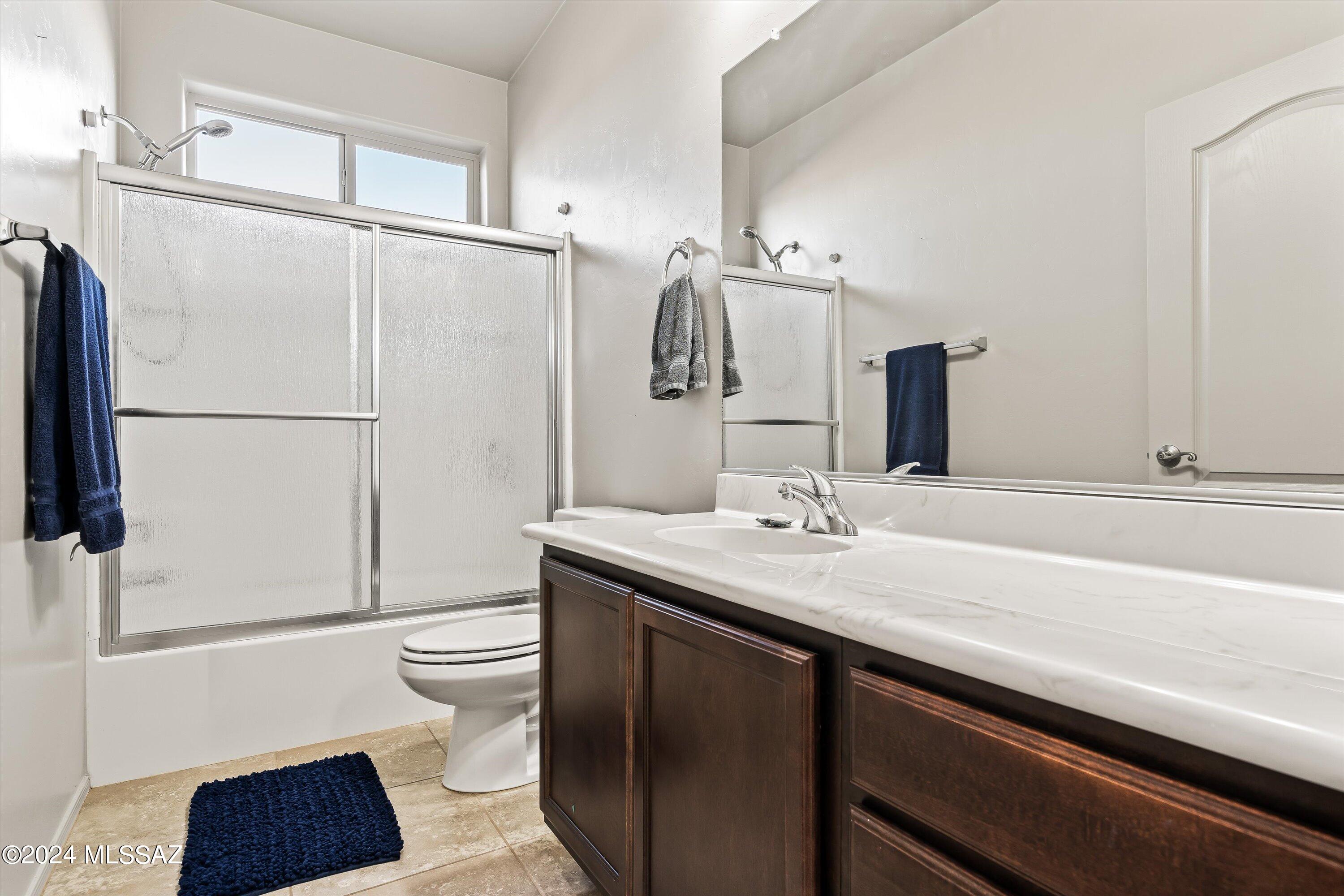 2762 W Greenstreak Drive