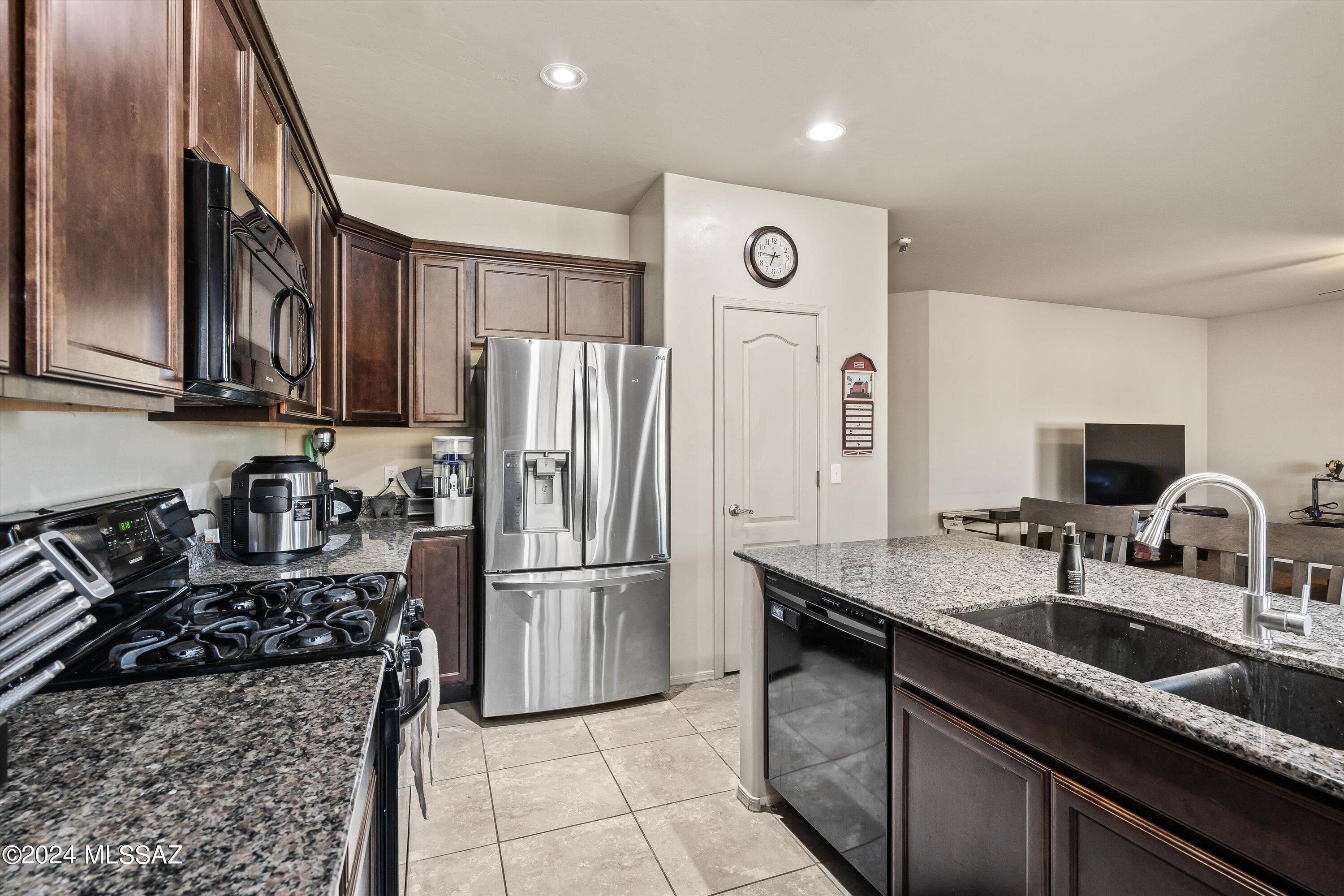 2762 W Greenstreak Drive