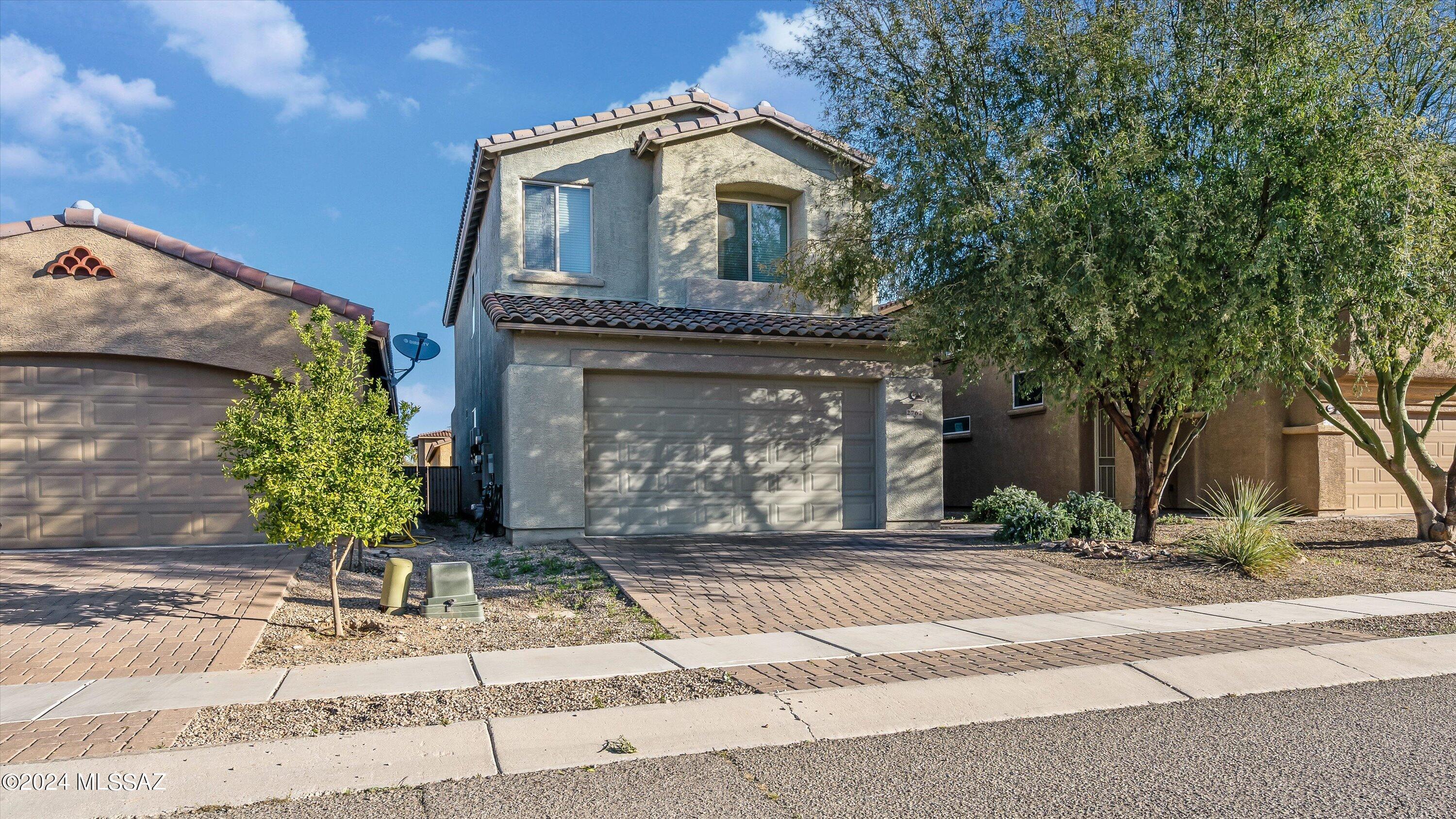 2762 W Greenstreak Drive