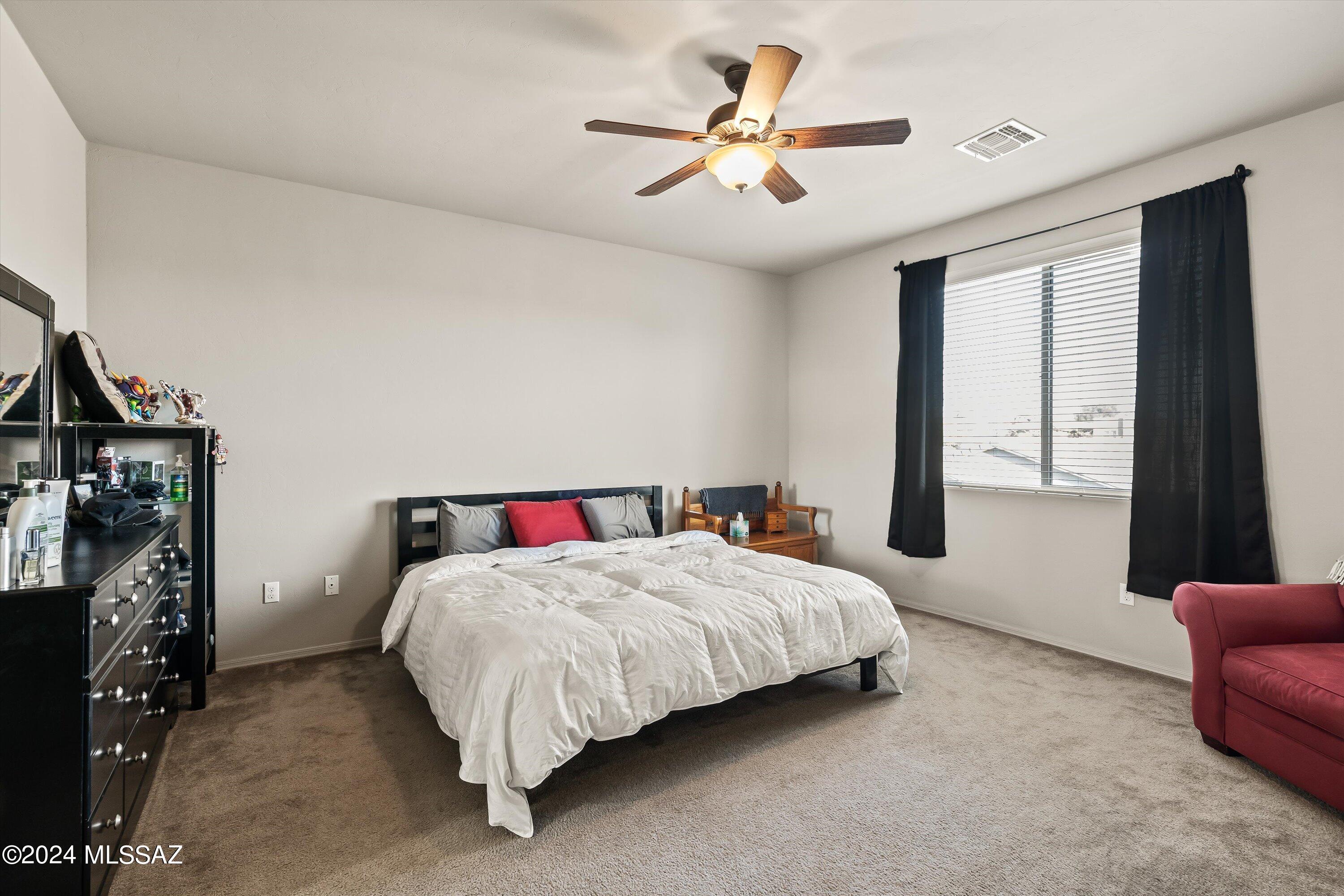 2762 W Greenstreak Drive