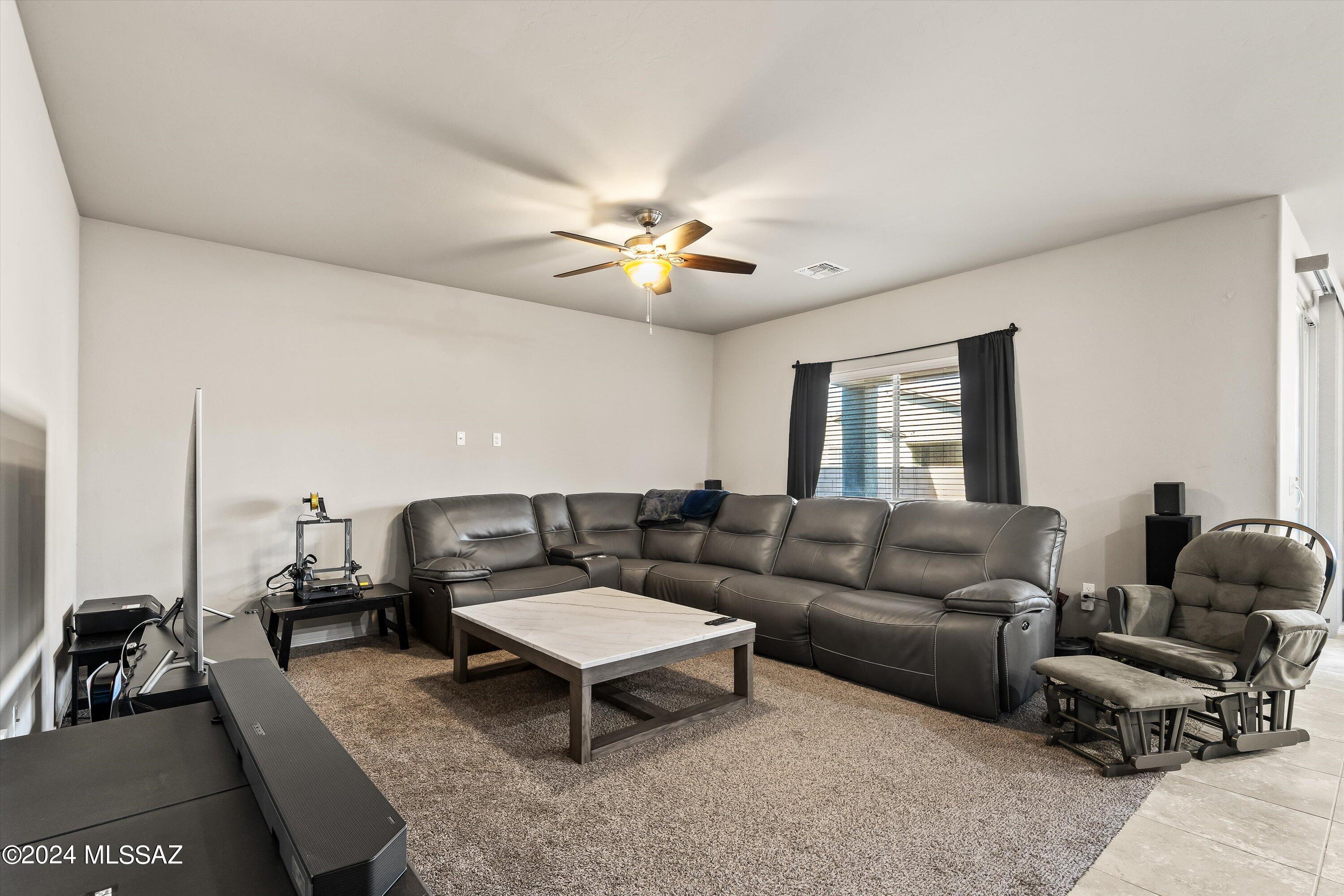 2762 W Greenstreak Drive