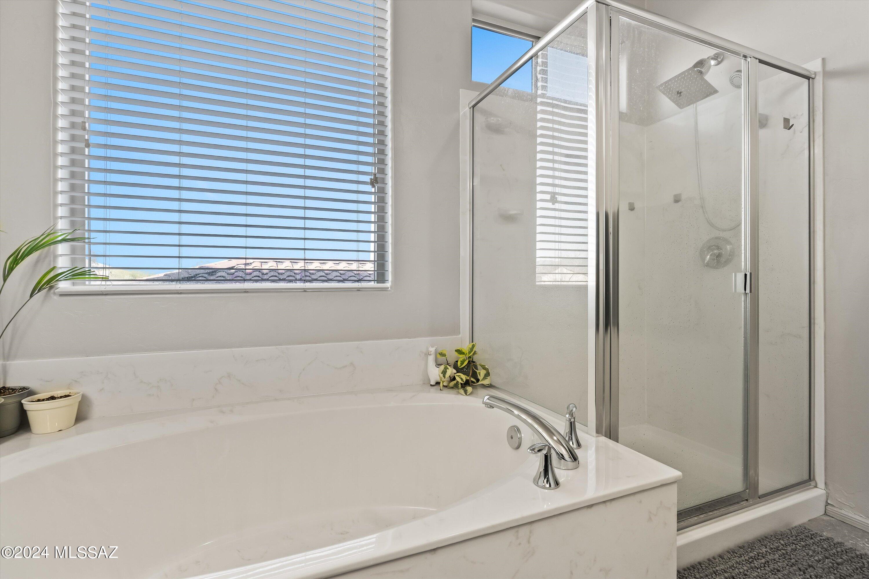 2762 W Greenstreak Drive