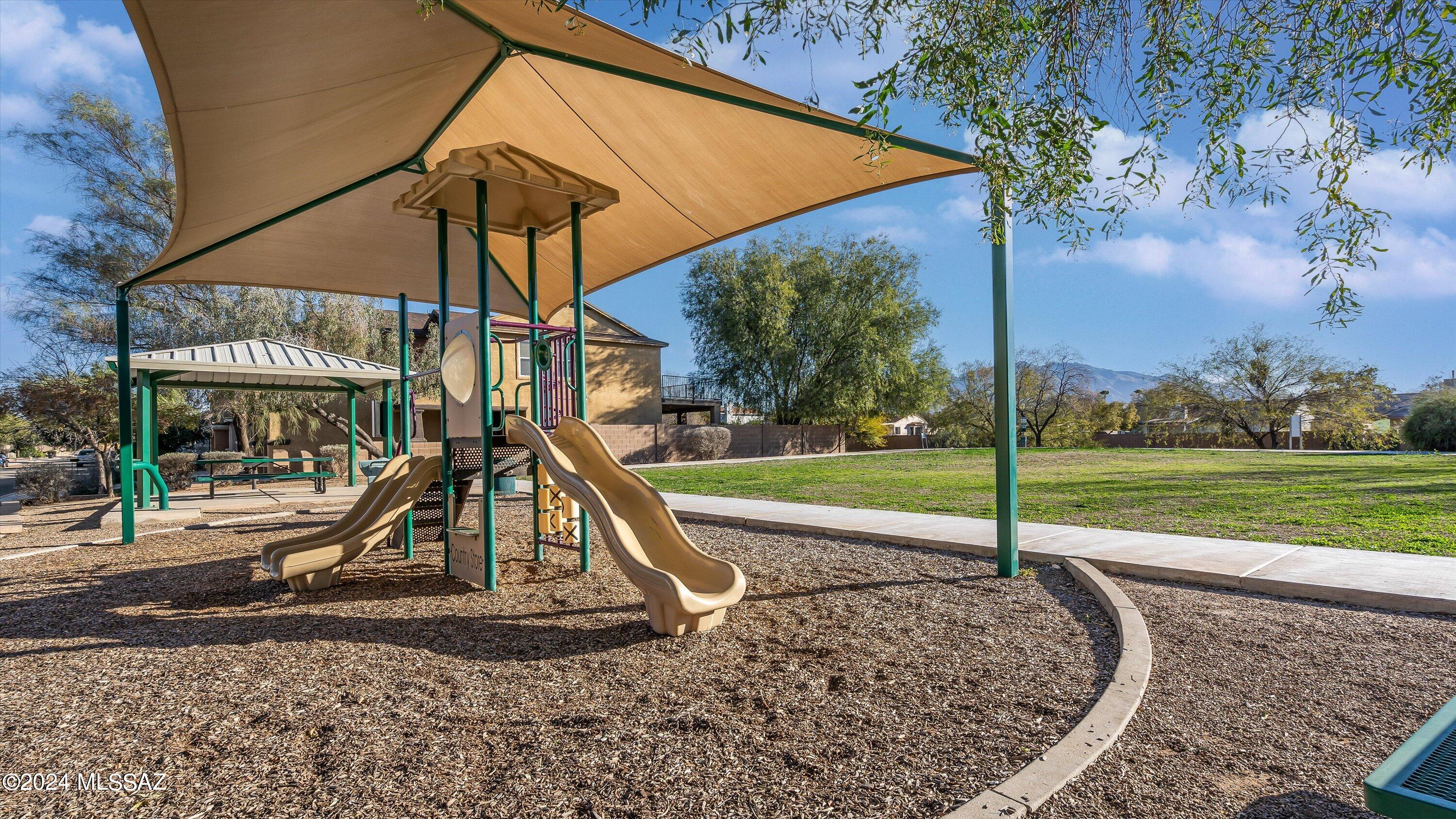 2762 W Greenstreak Drive