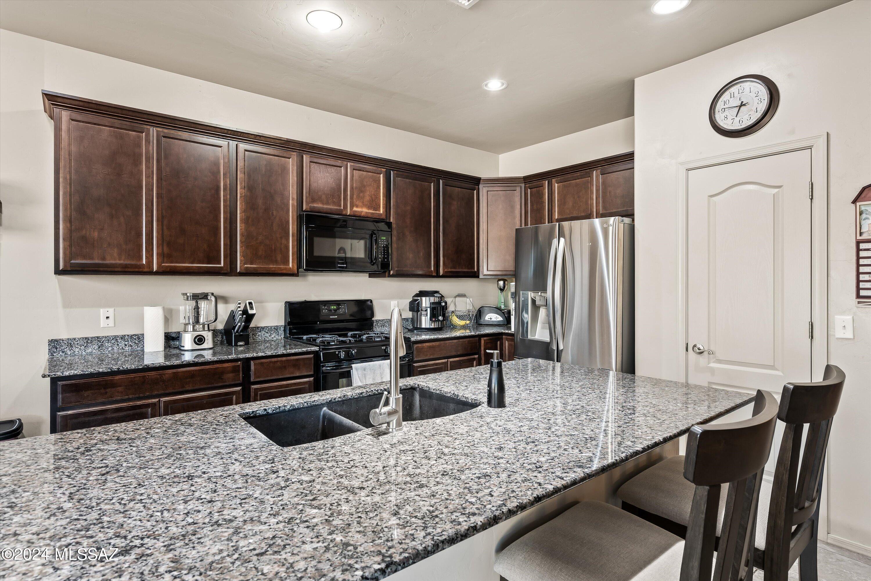 2762 W Greenstreak Drive