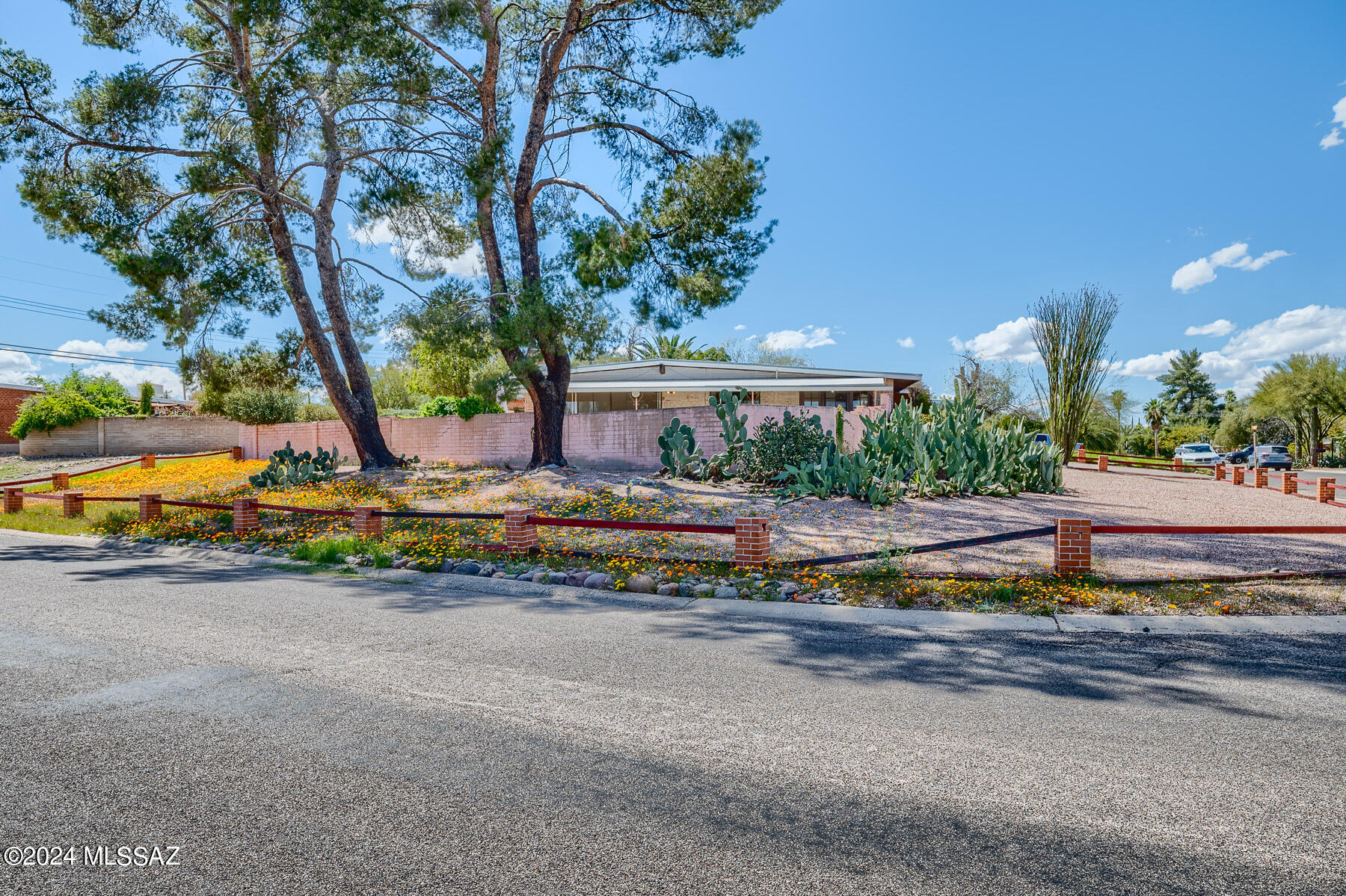 6950 E Hawthorne Street