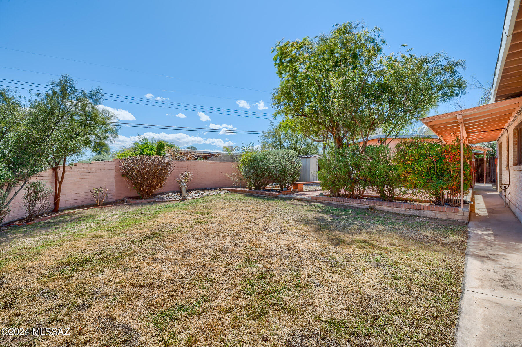 6950 E Hawthorne Street