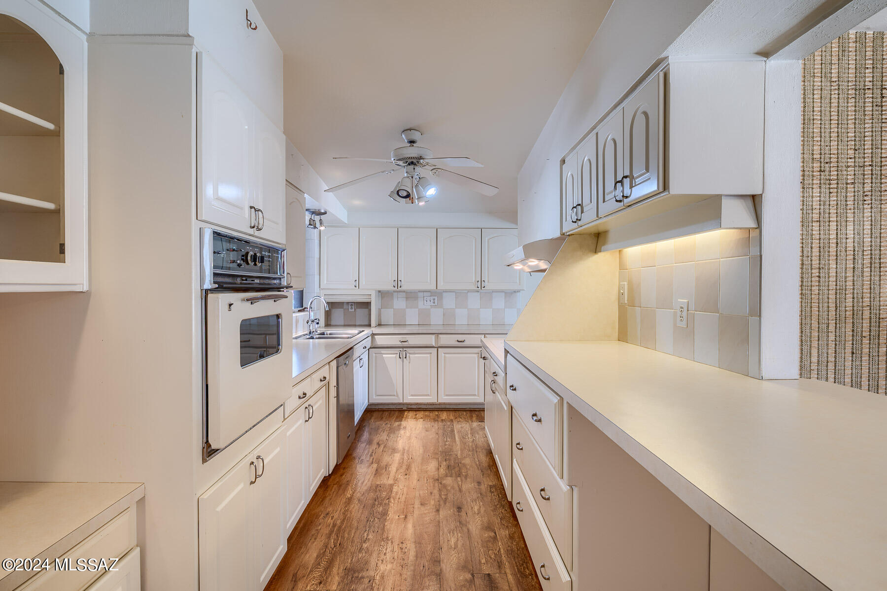 6950 E Hawthorne Street