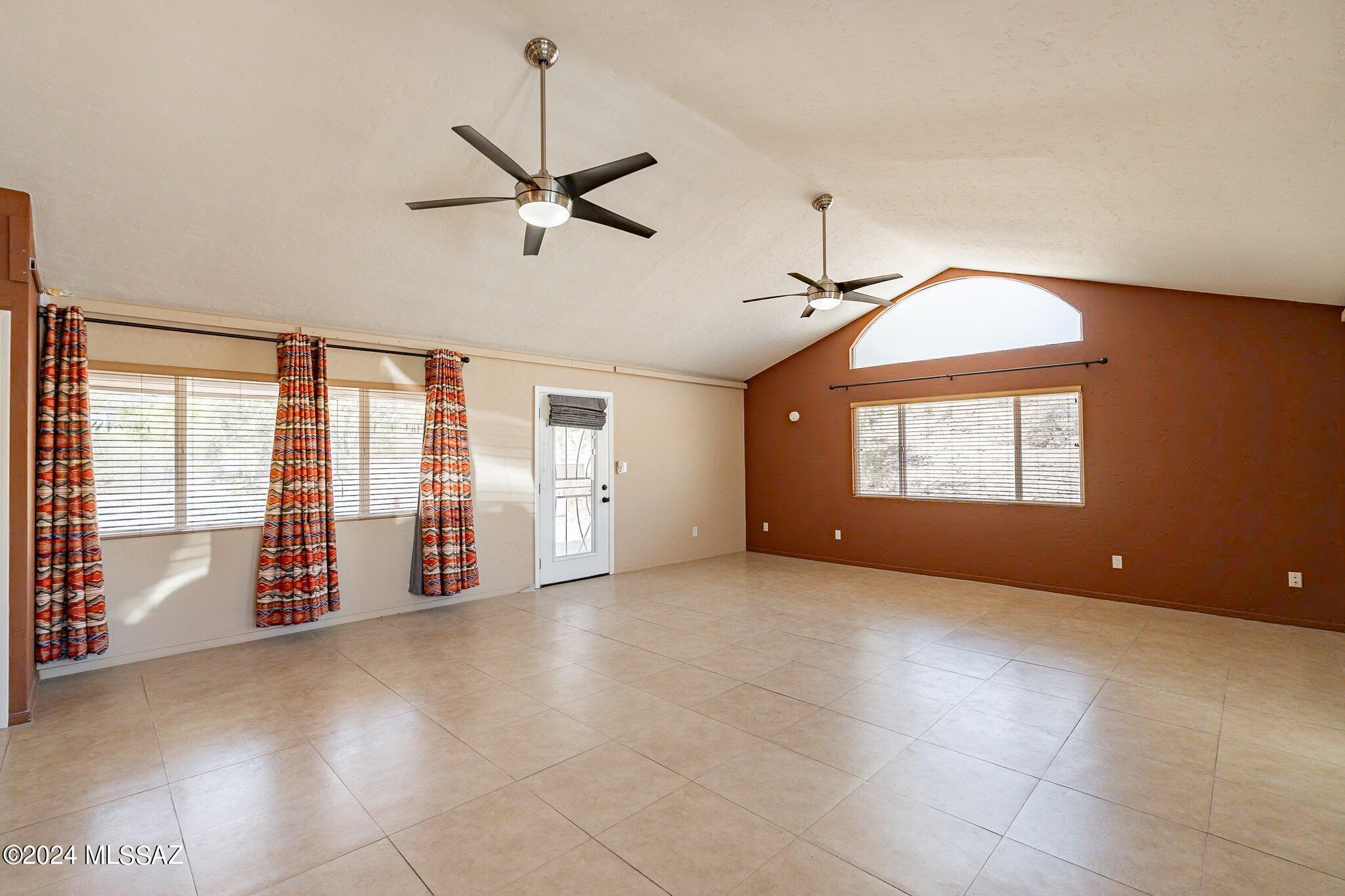 5302 W Avenida Comba