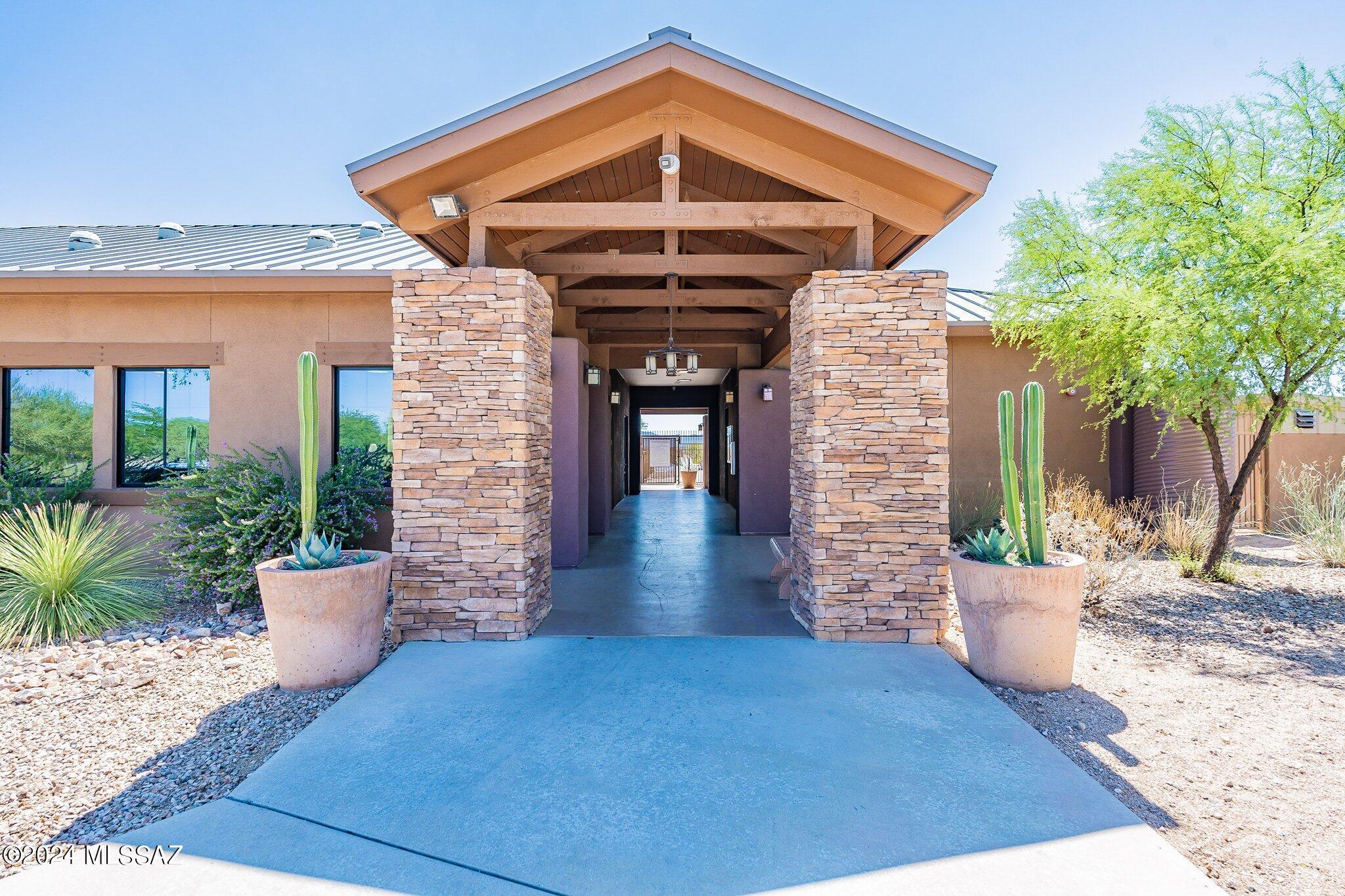 10619 E Pleasant Pasture Drive