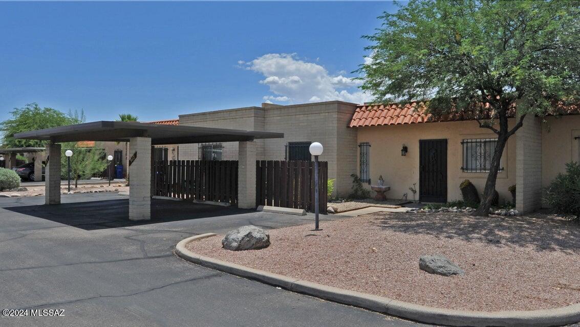 912 S Pantano Road