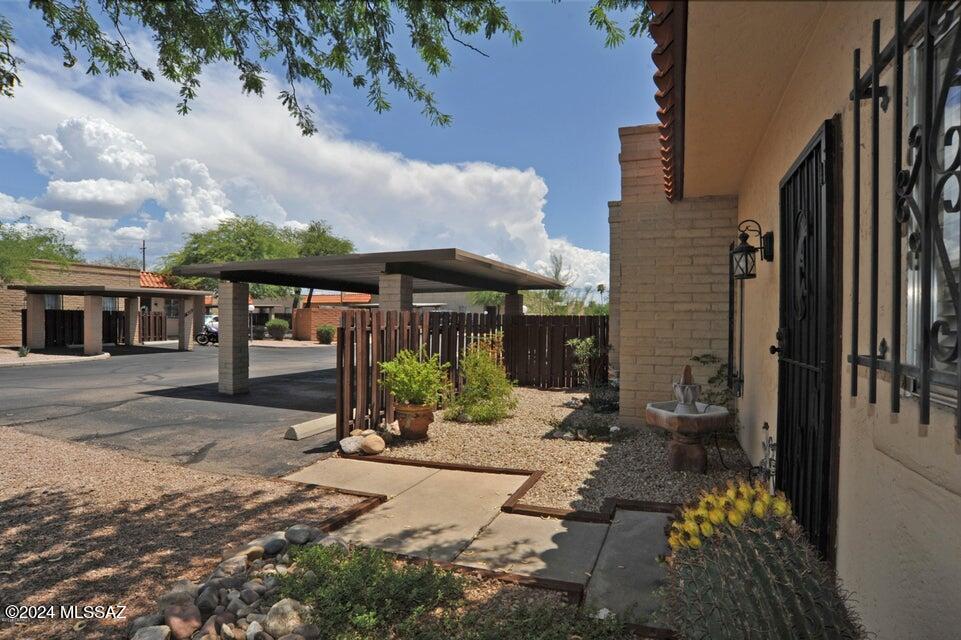 912 S Pantano Road