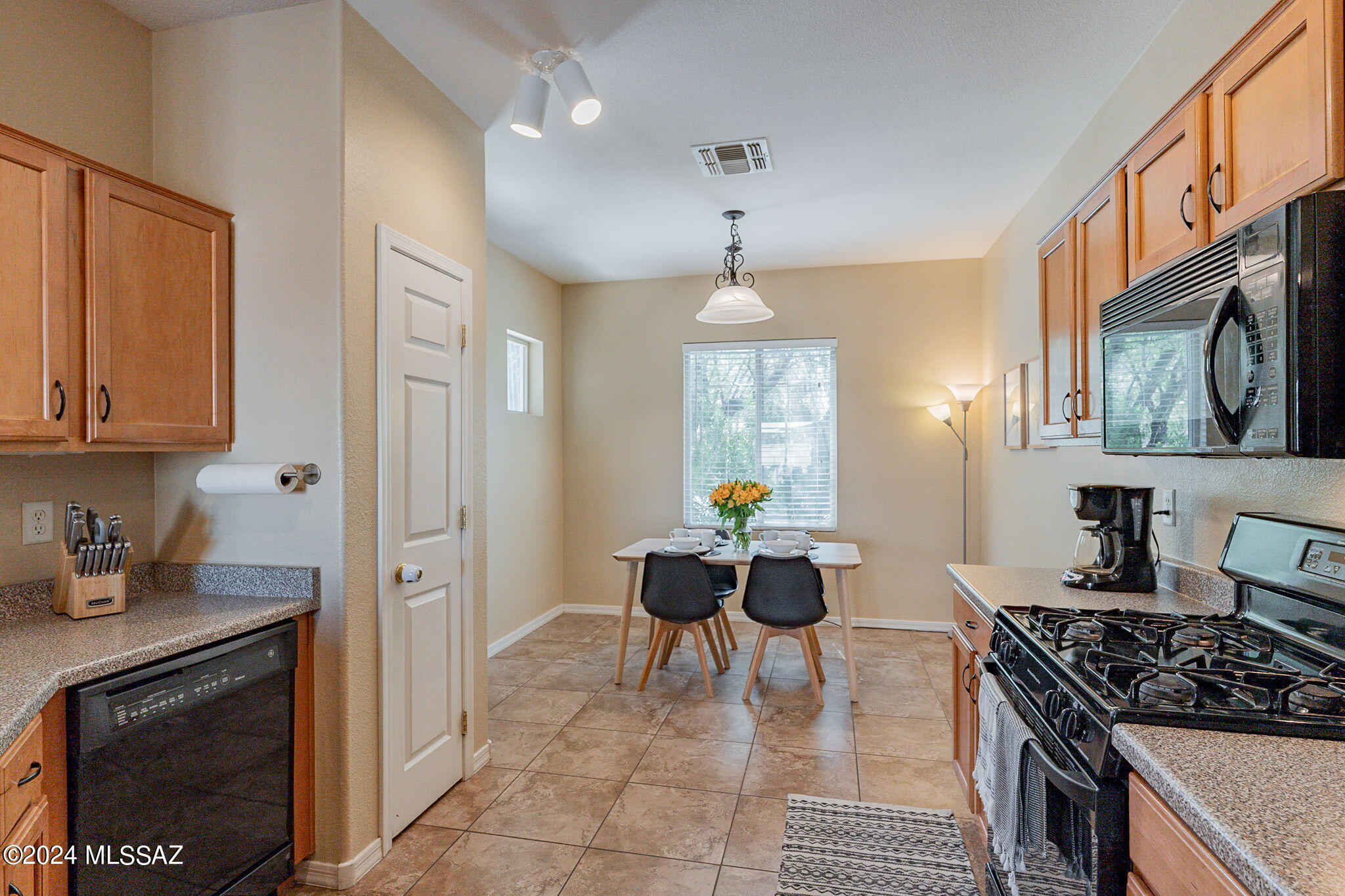 132 W Camino Rio Chiquito