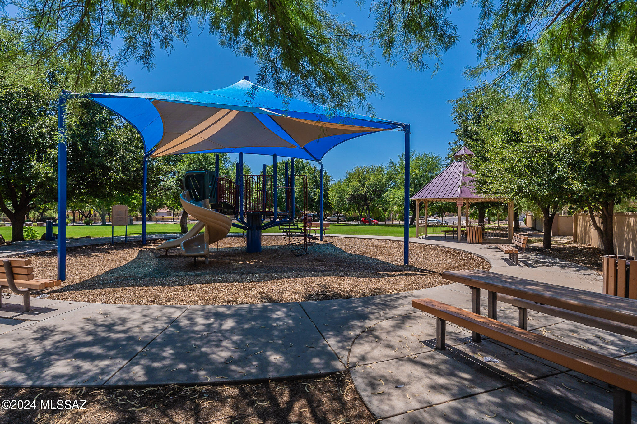 132 W Camino Rio Chiquito