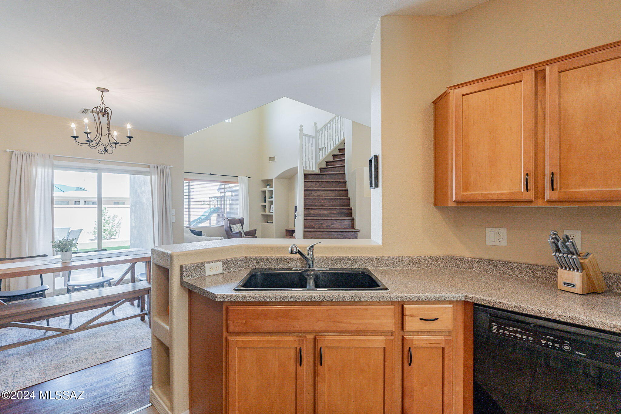 132 W Camino Rio Chiquito