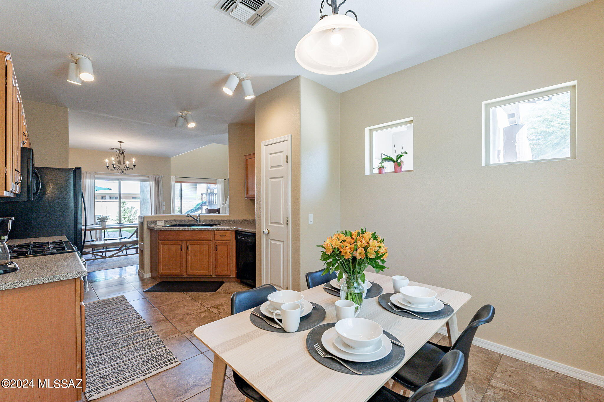 132 W Camino Rio Chiquito