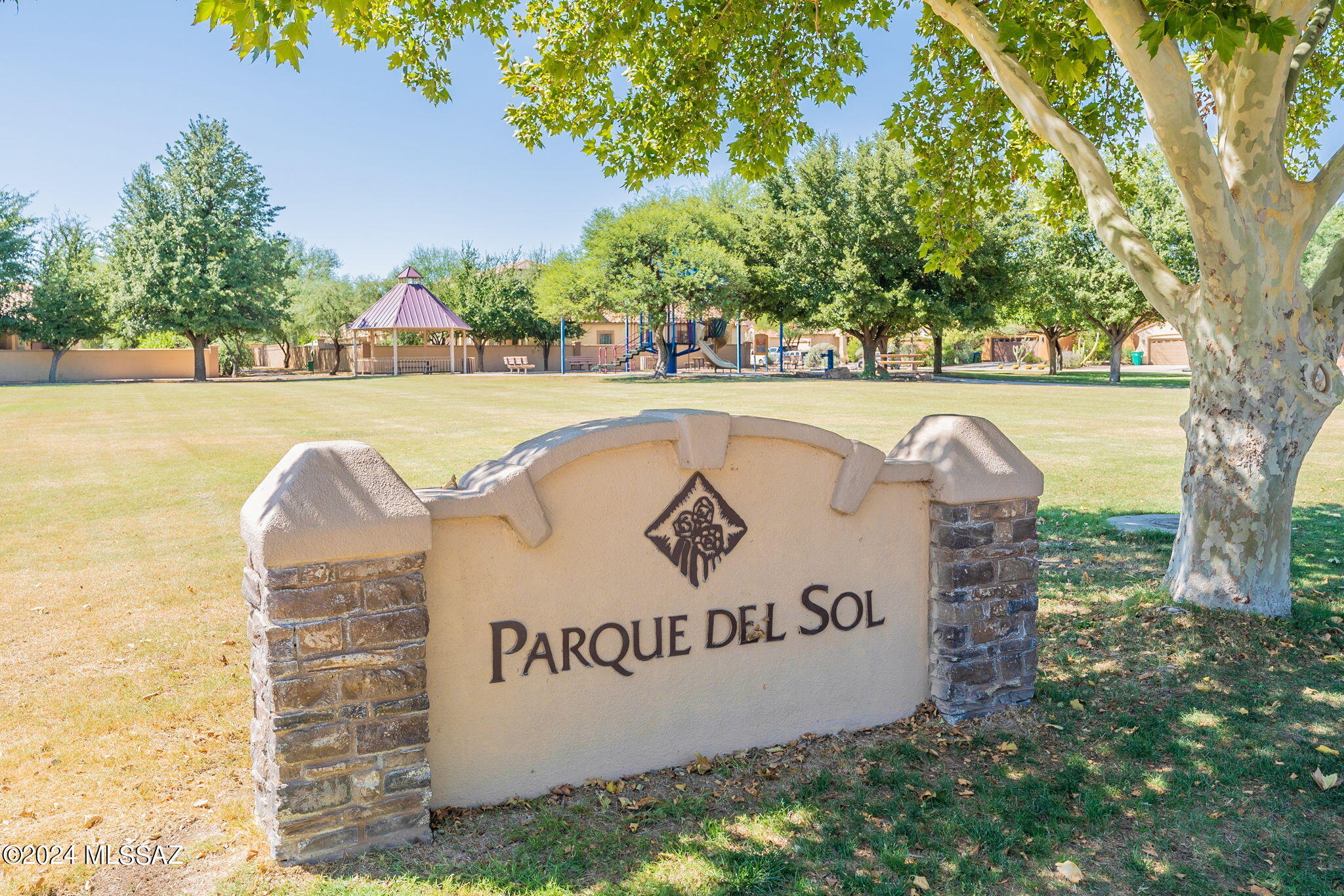 132 W Camino Rio Chiquito