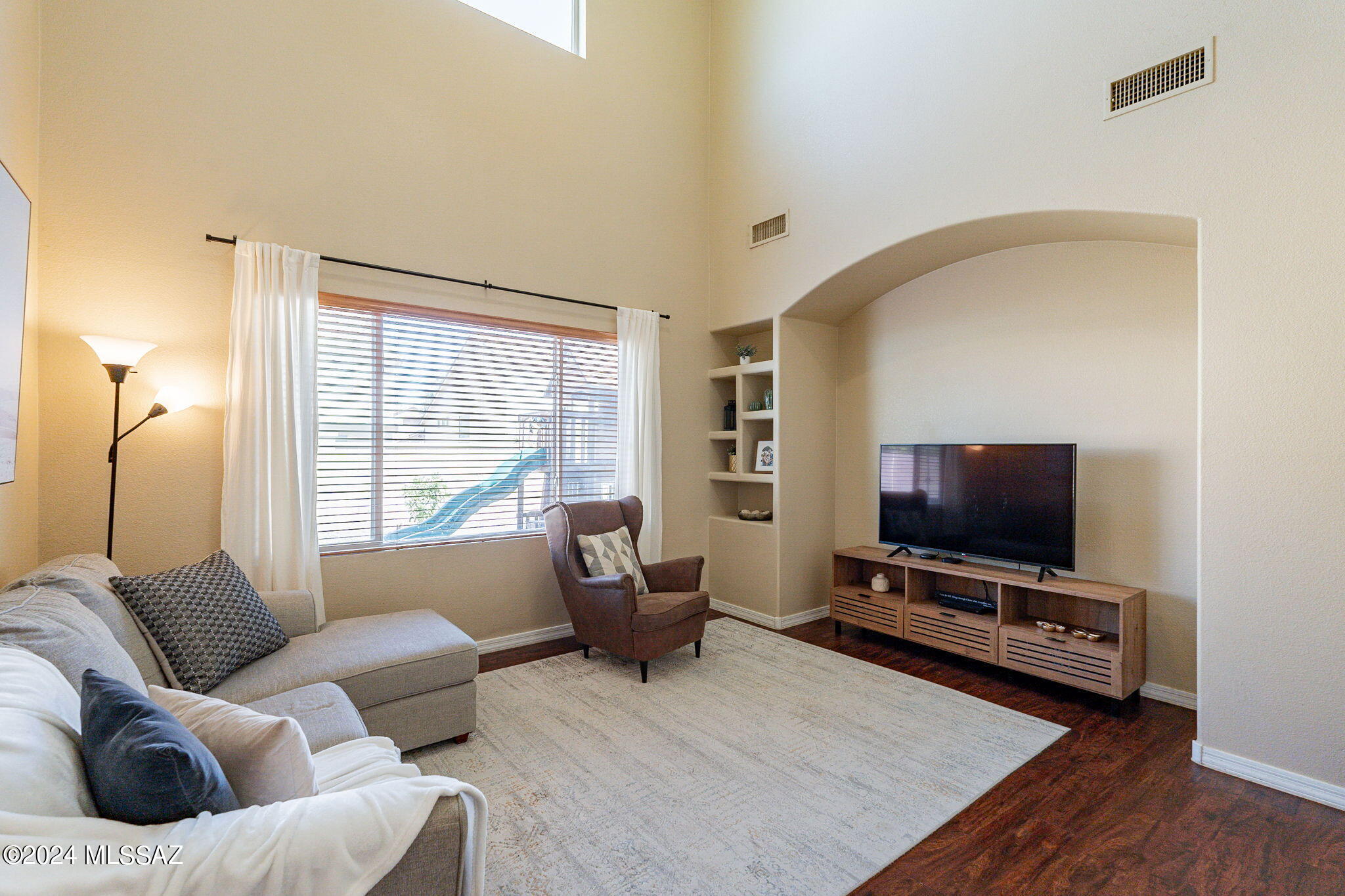 132 W Camino Rio Chiquito