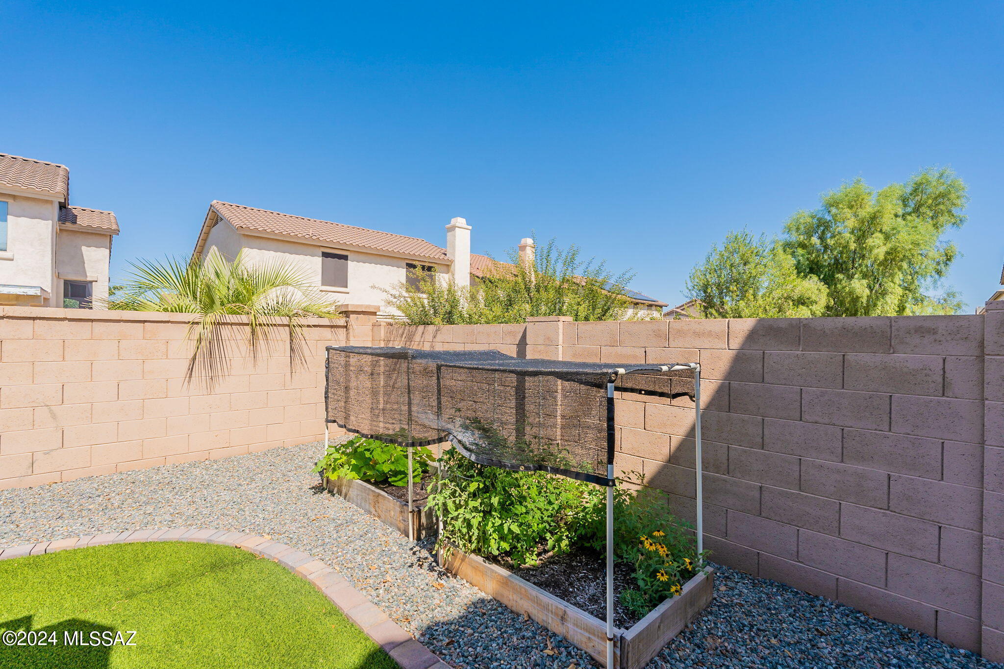 132 W Camino Rio Chiquito