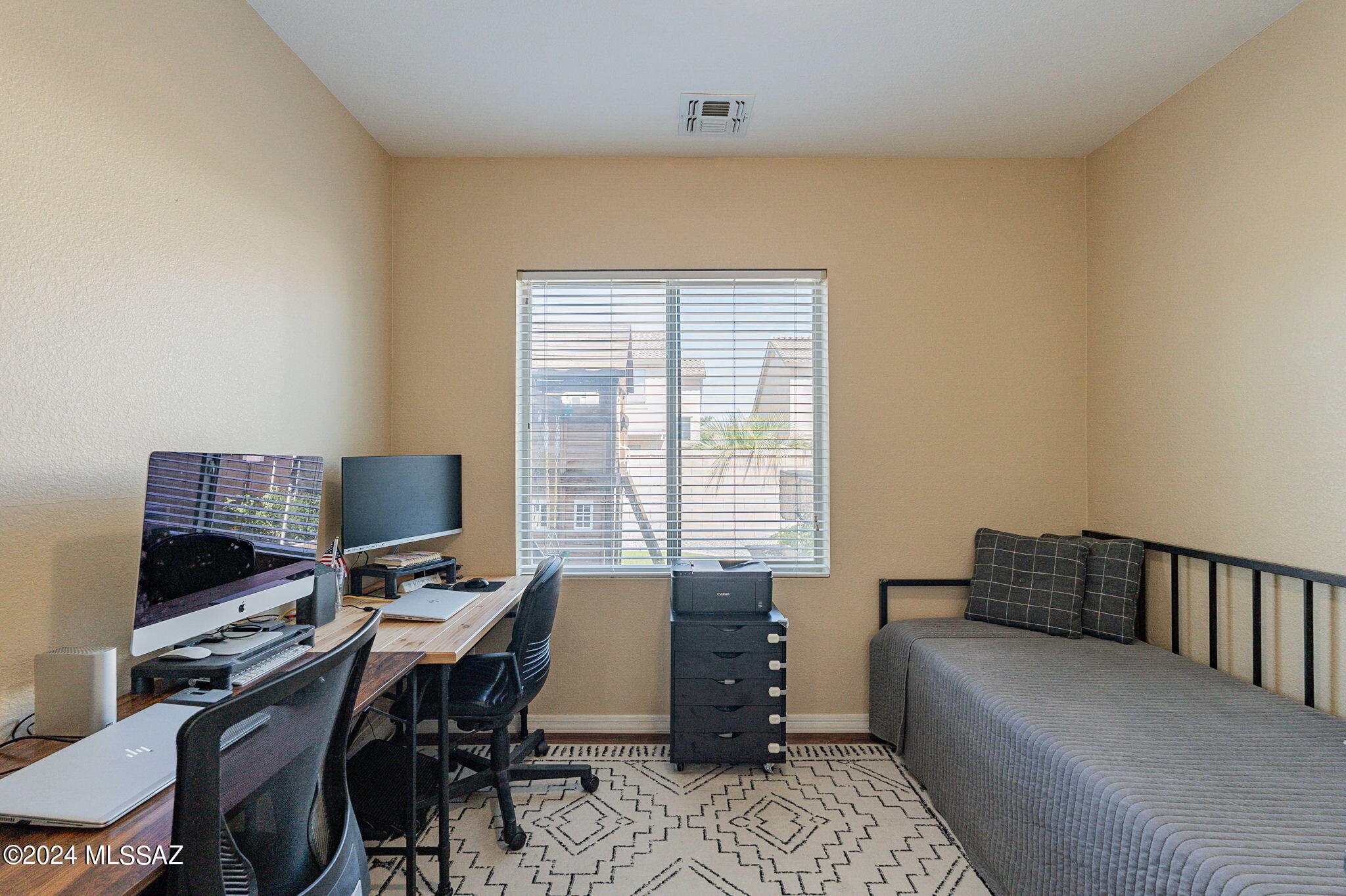 132 W Camino Rio Chiquito