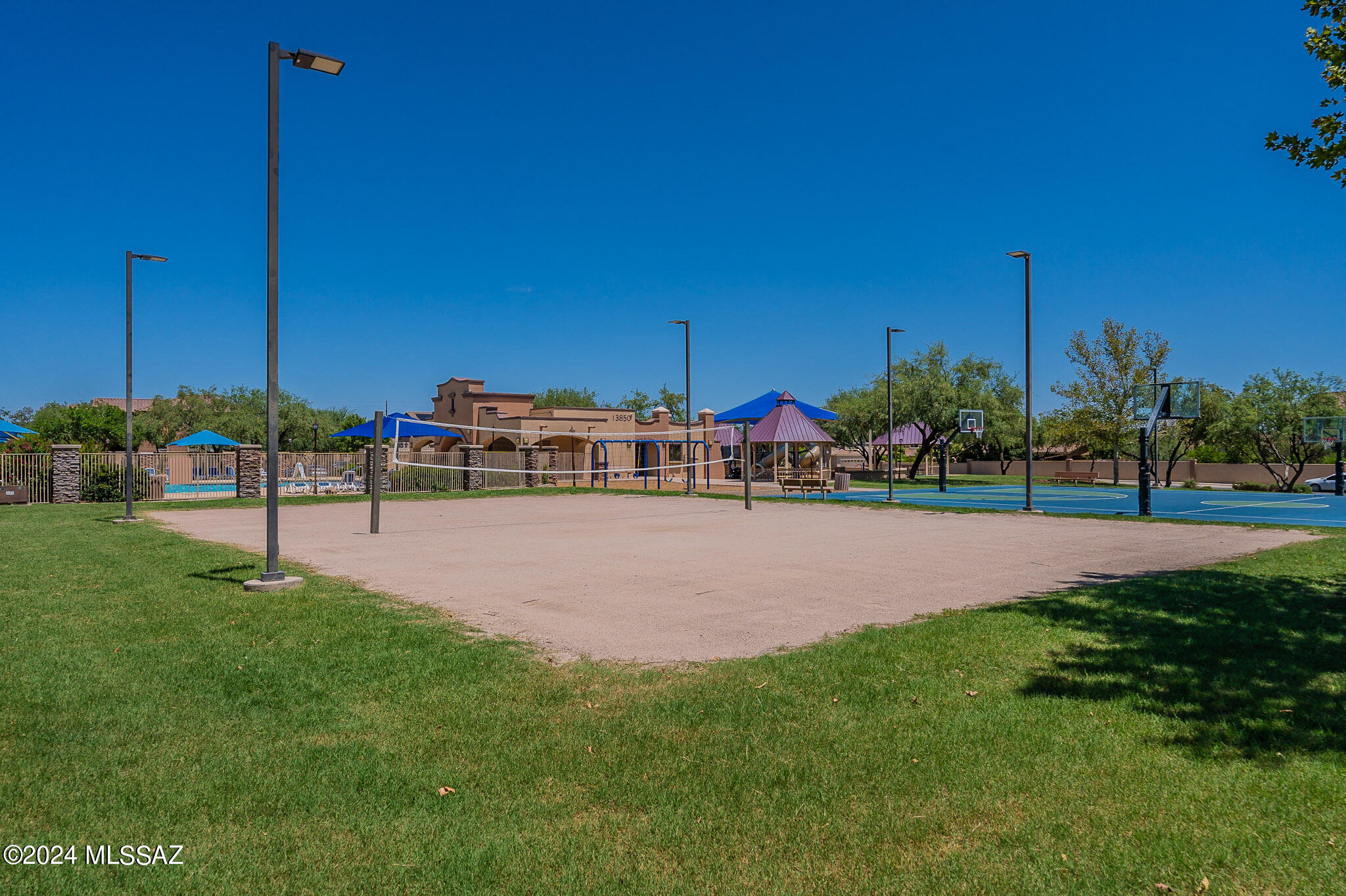 132 W Camino Rio Chiquito