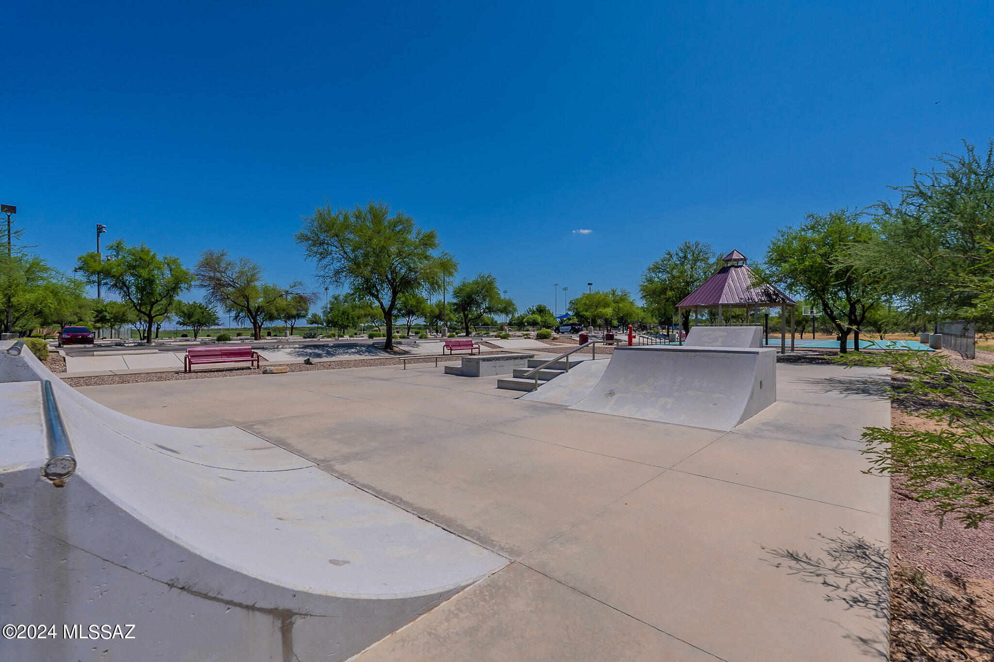 132 W Camino Rio Chiquito