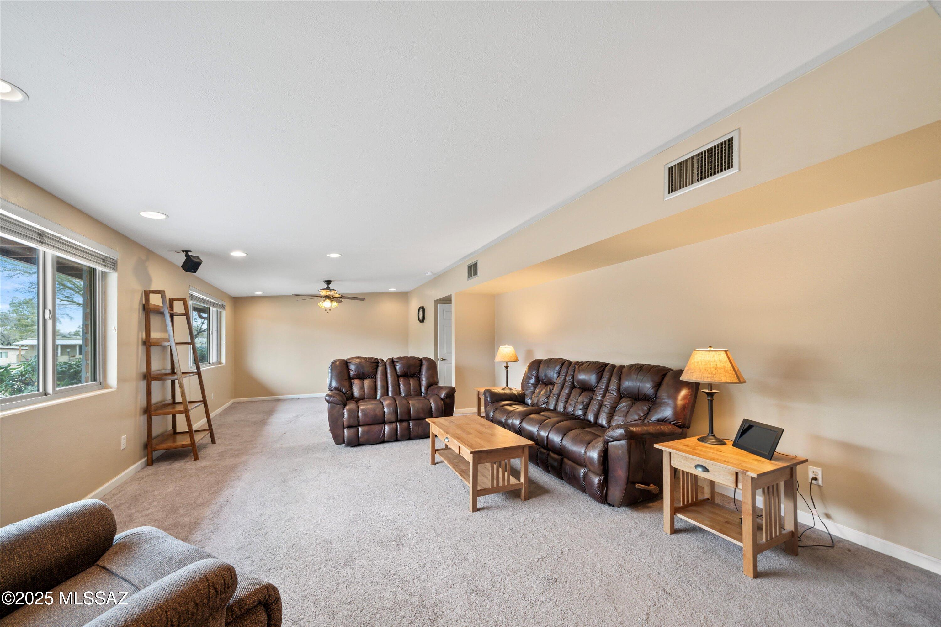 8260 E Rivenoak Drive