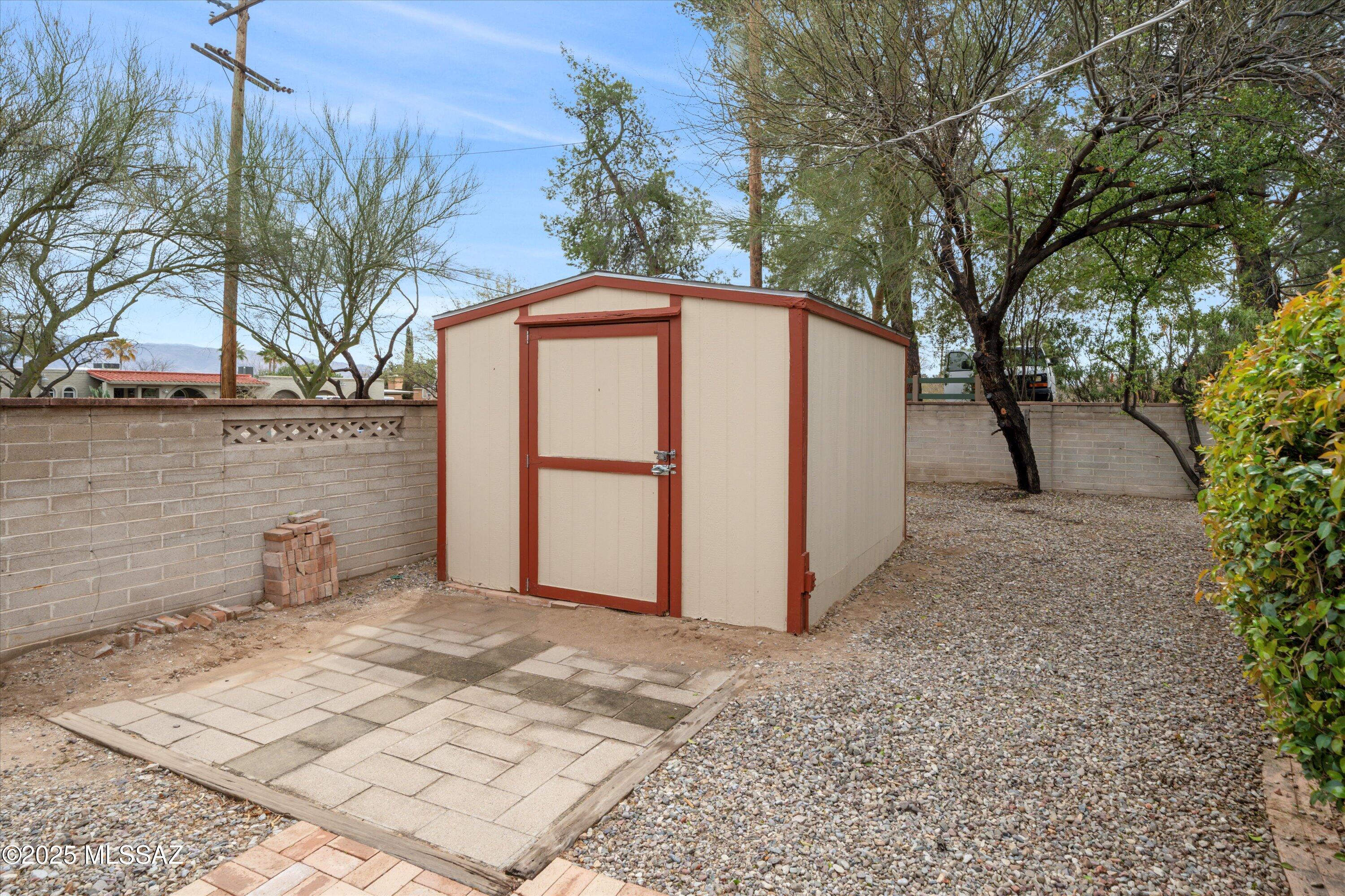 8260 E Rivenoak Drive